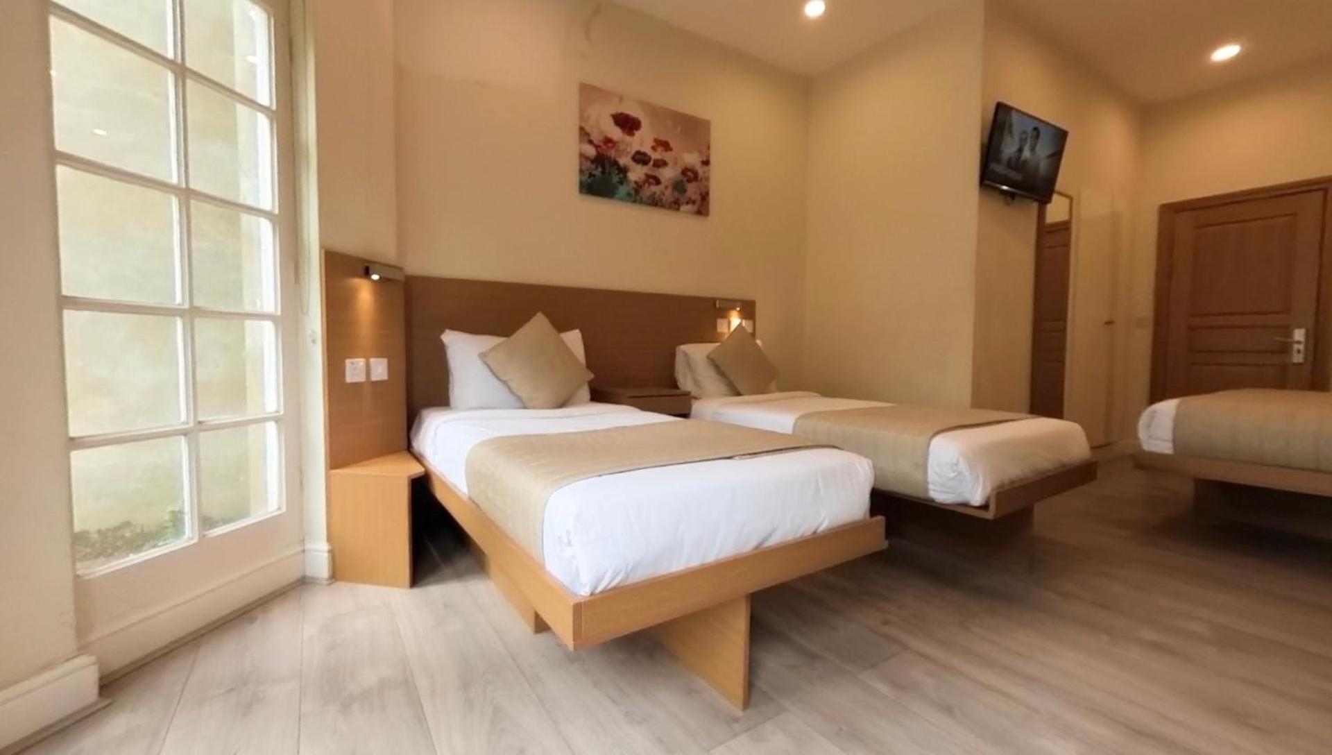 	Family Room, 1 Double Bed & 2 Single Beds photo 1