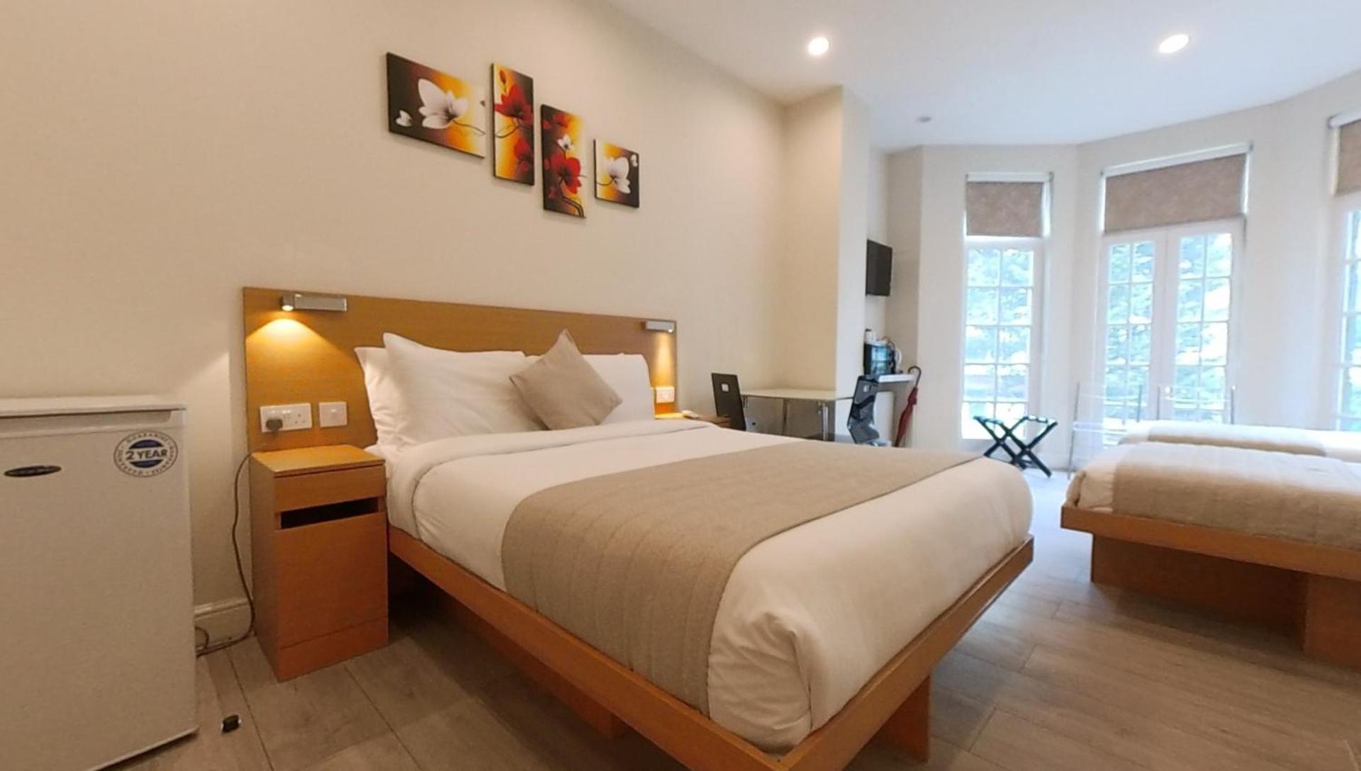 	Family Room, 1 Double Bed & 2 Single Beds photo 3