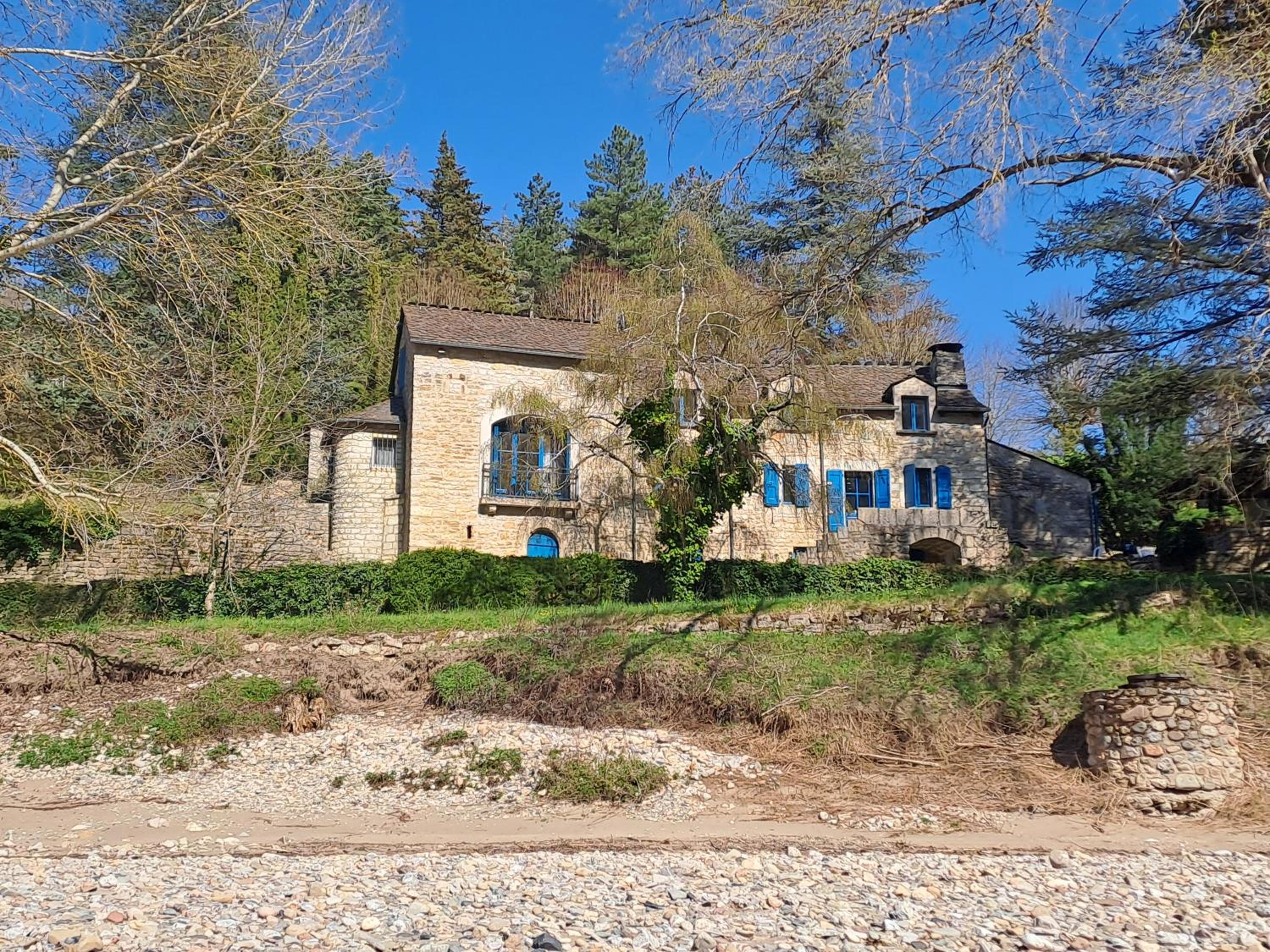 Villa photo 1