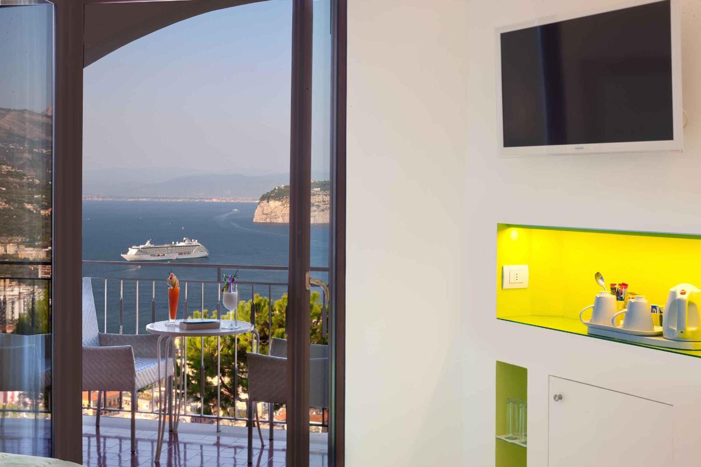 Deluxe Double or Twin Room with Sea View - Photo 2