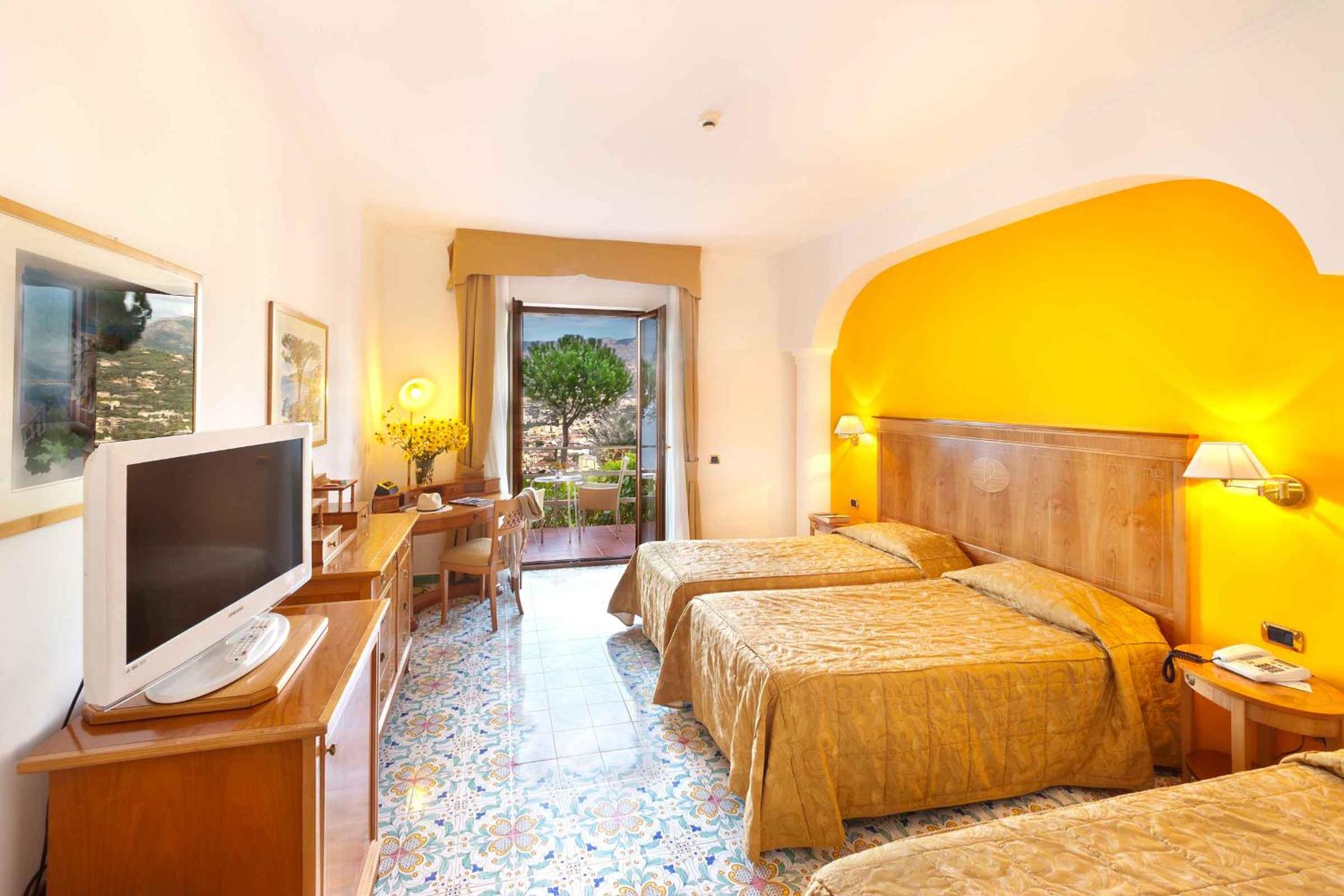 Double Room with Sea View - Photo 3