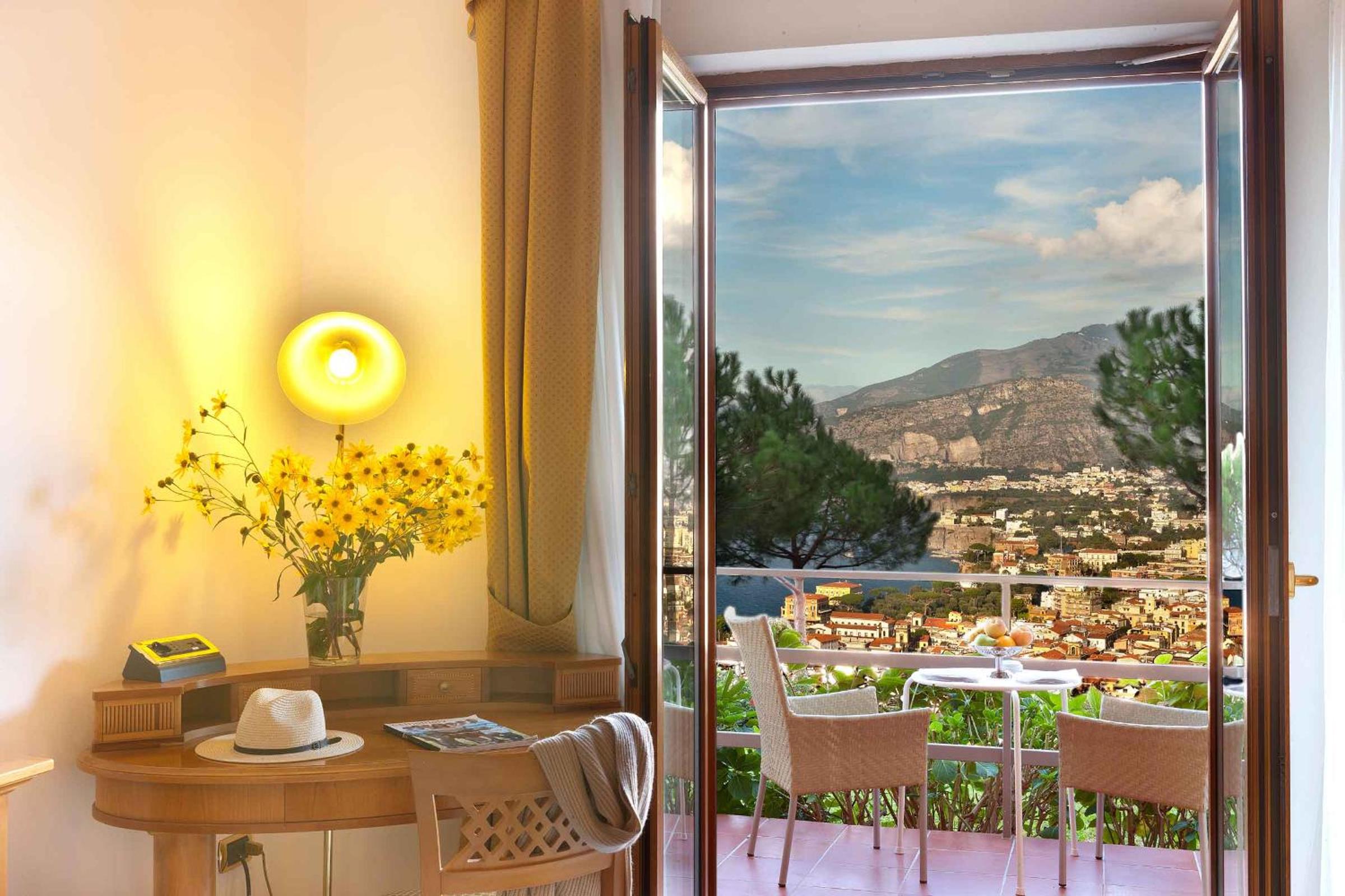 Superior Double Room with Sea View - Photo 2