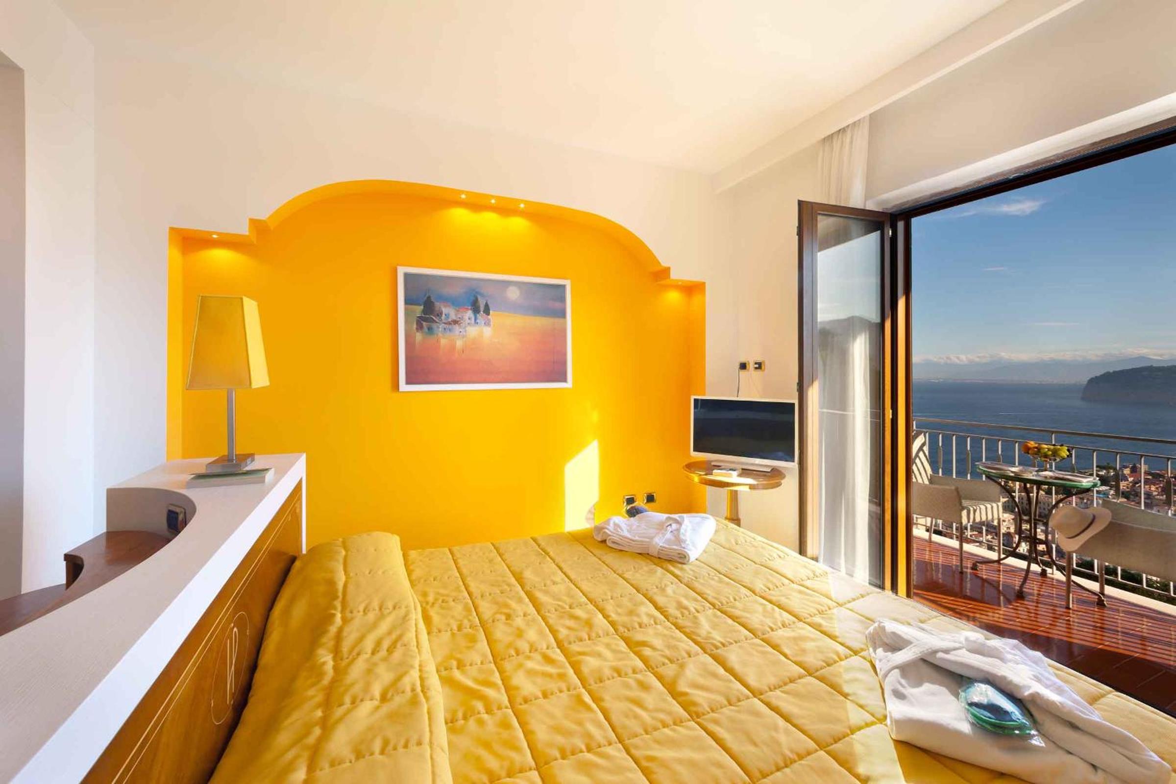 Superior Double Room with Sea View - Photo 4