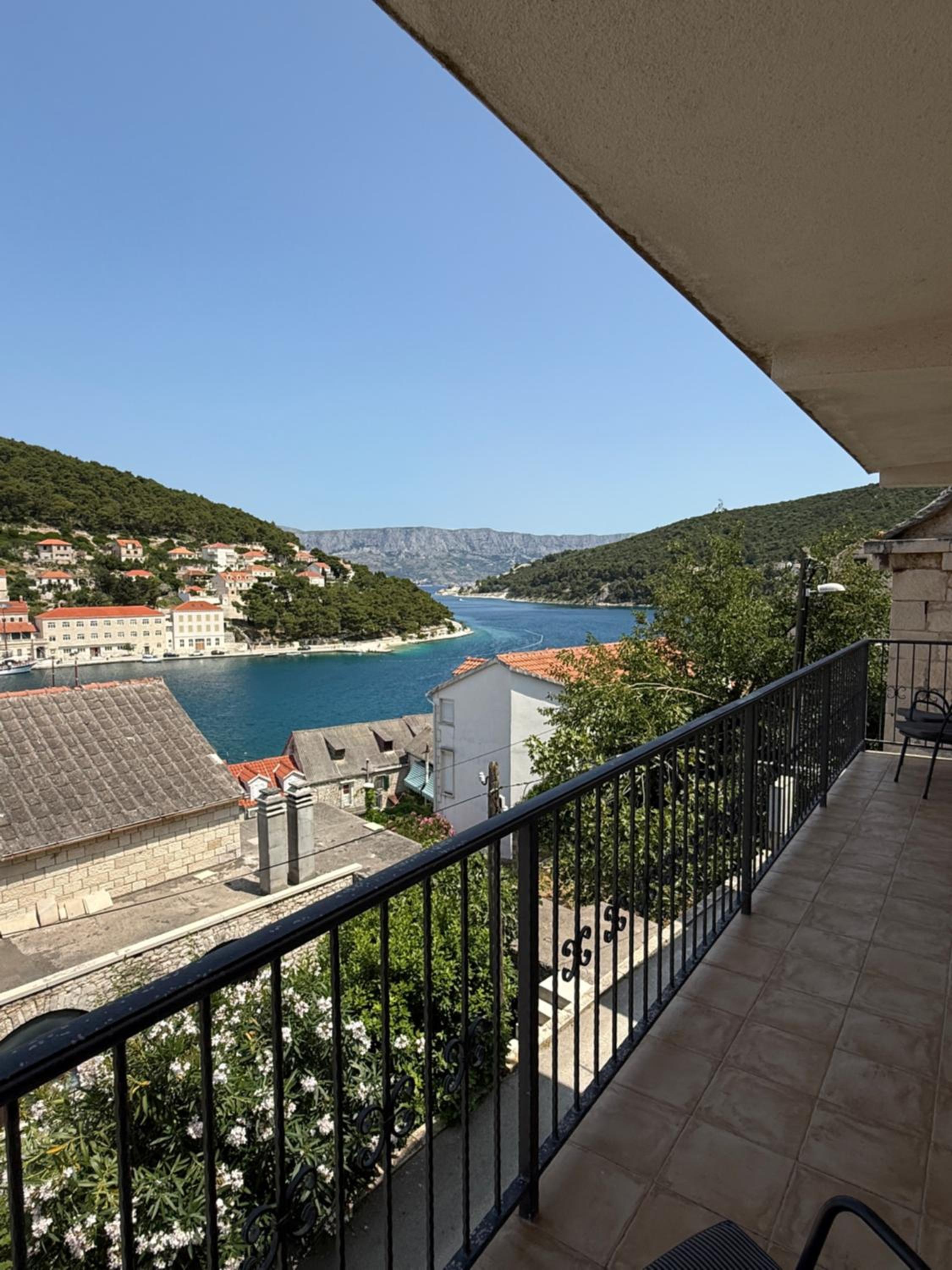 Three-Bedroom Apartment with Sea View photo 3