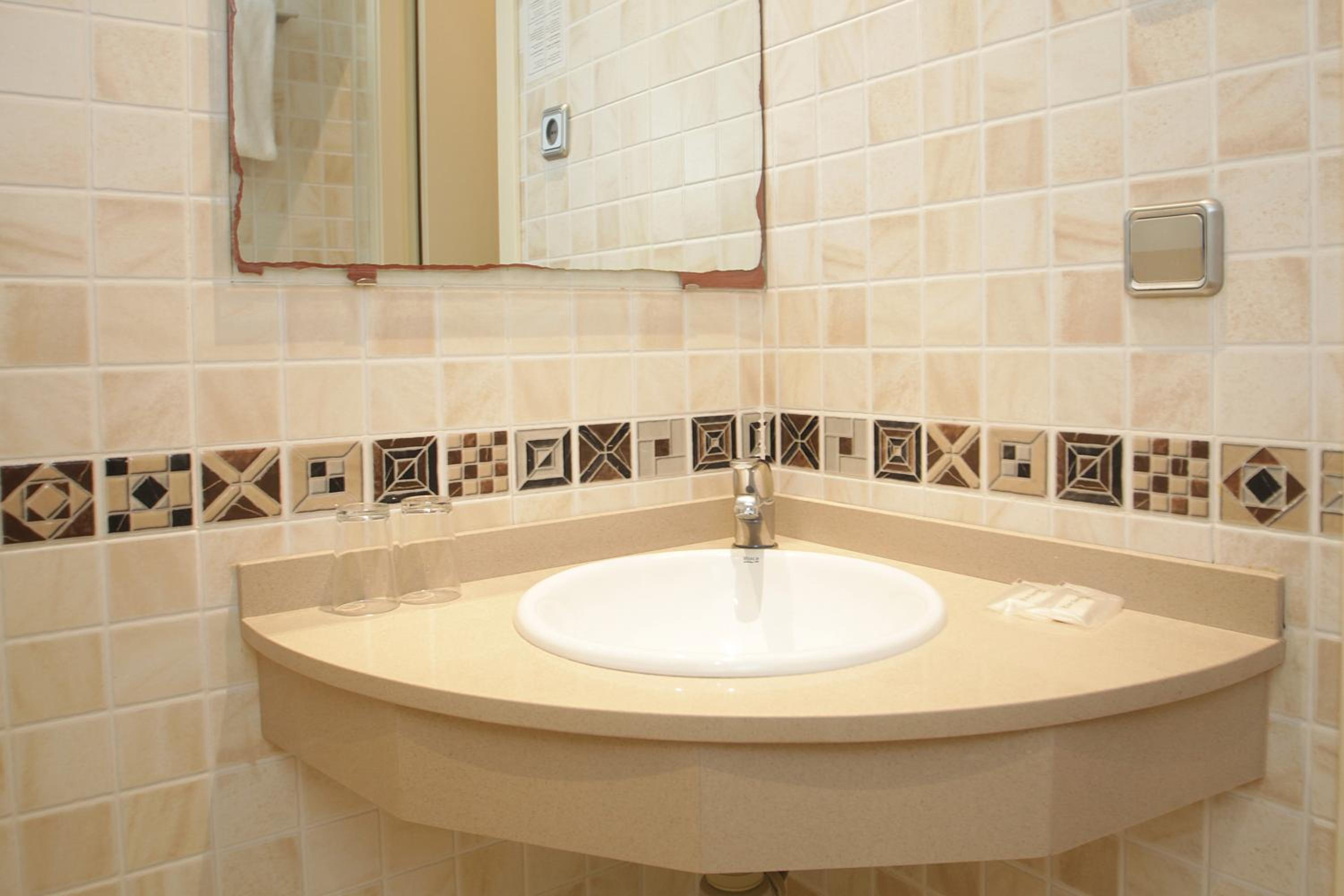 Triple Room with Bathroom photo 2