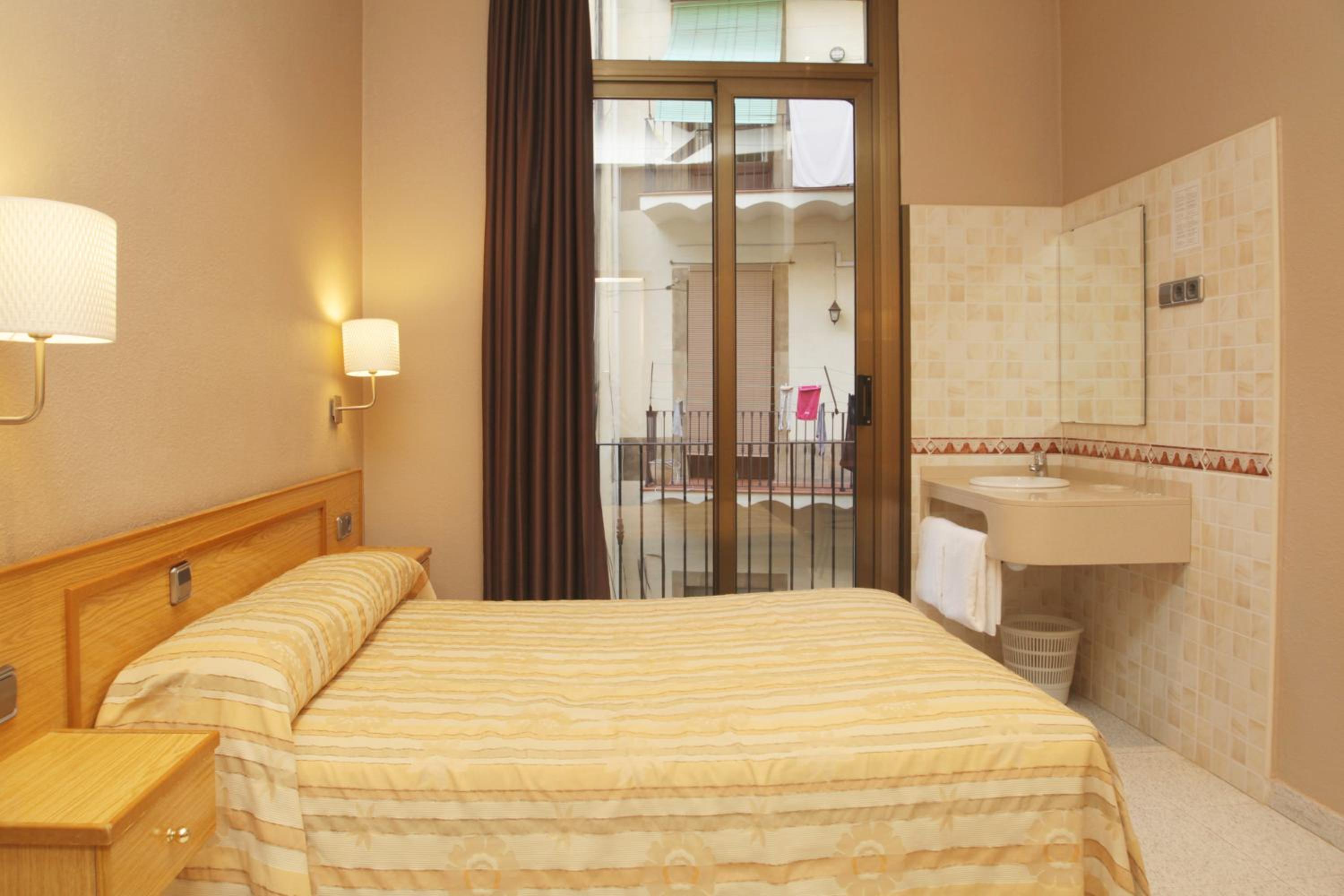 Double or Twin Room with Shared Bathroom photo 2