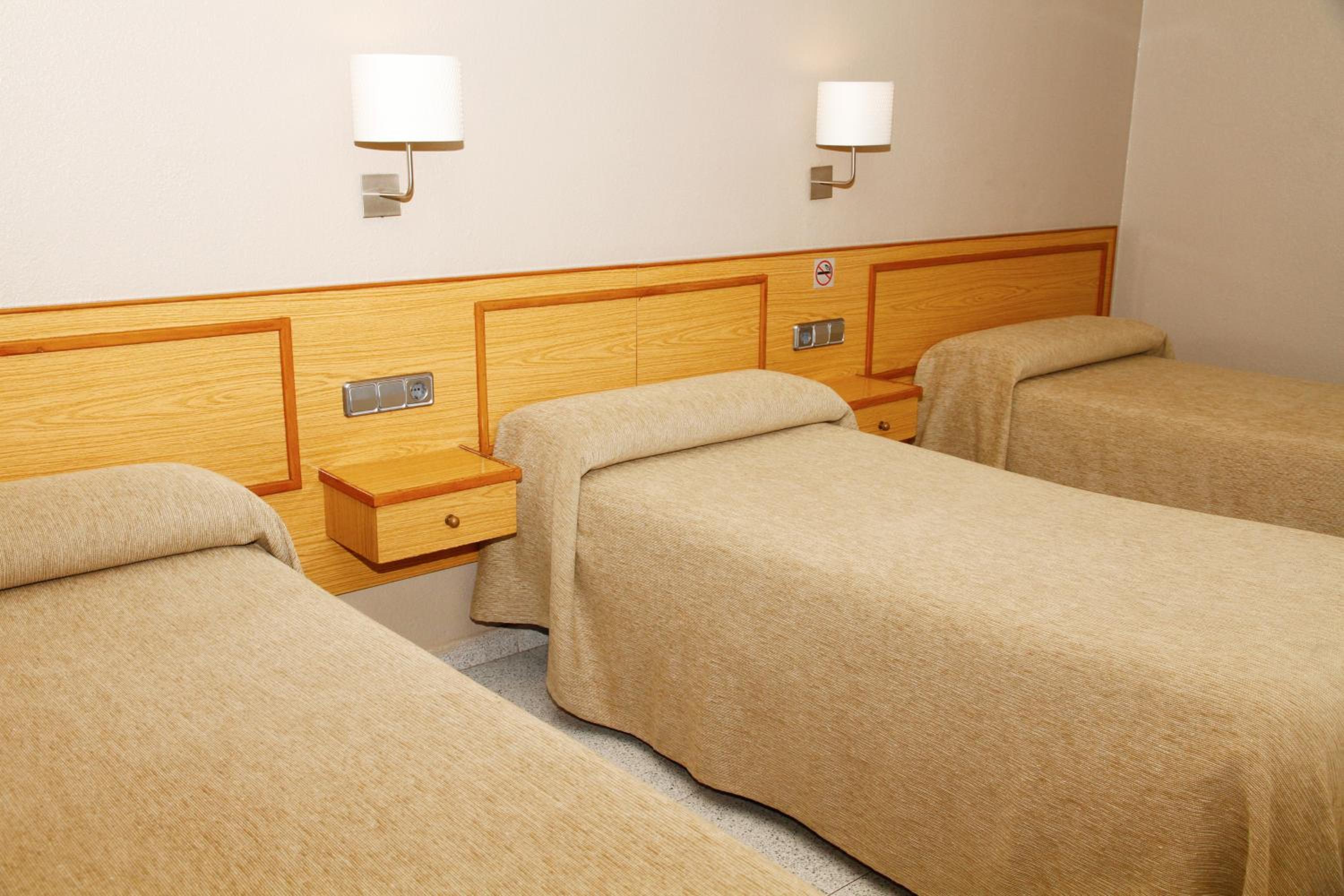 Triple Room with Bathroom photo 2