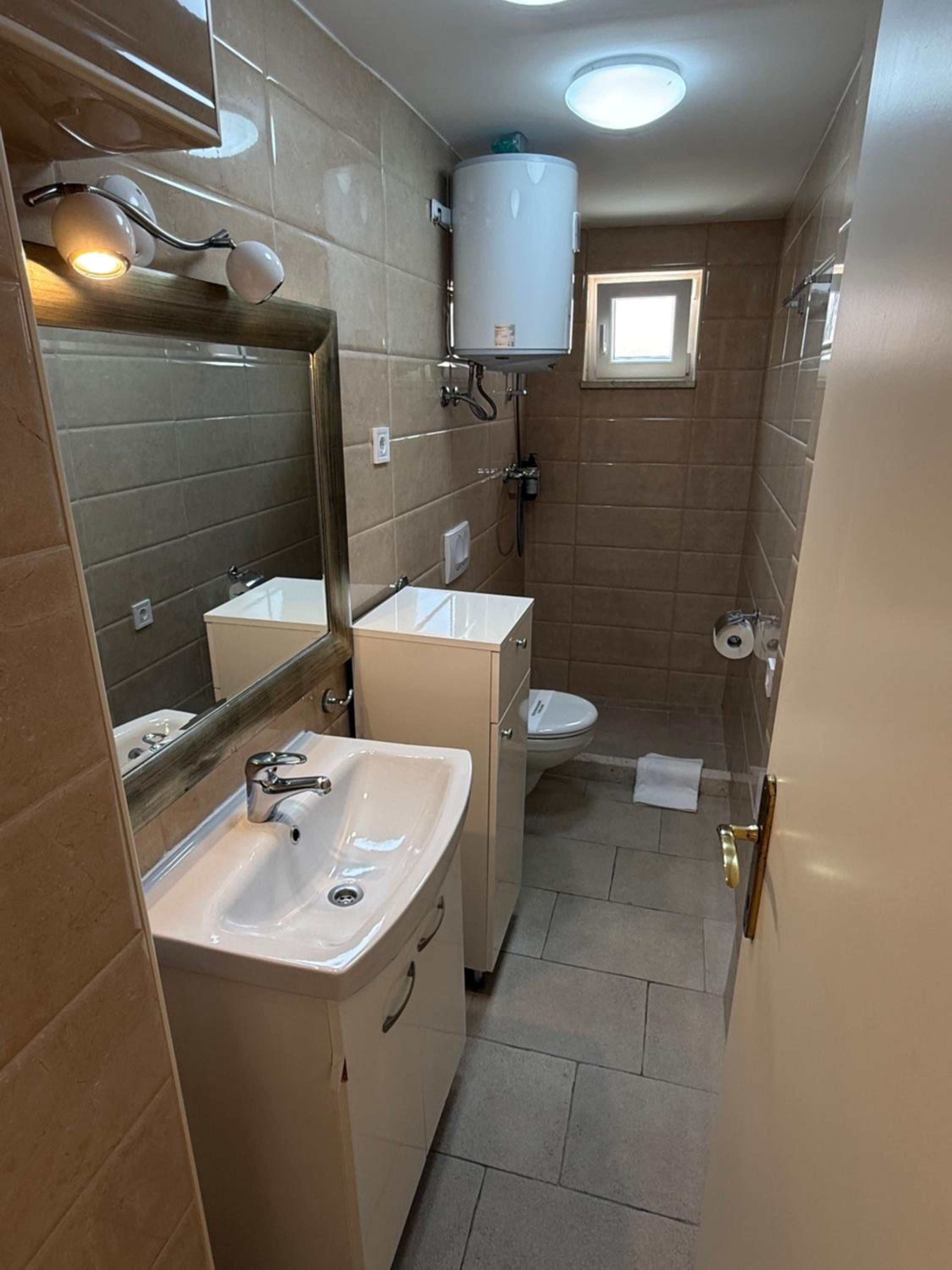 Four-Bedroom Apartment with Balcony photo 3