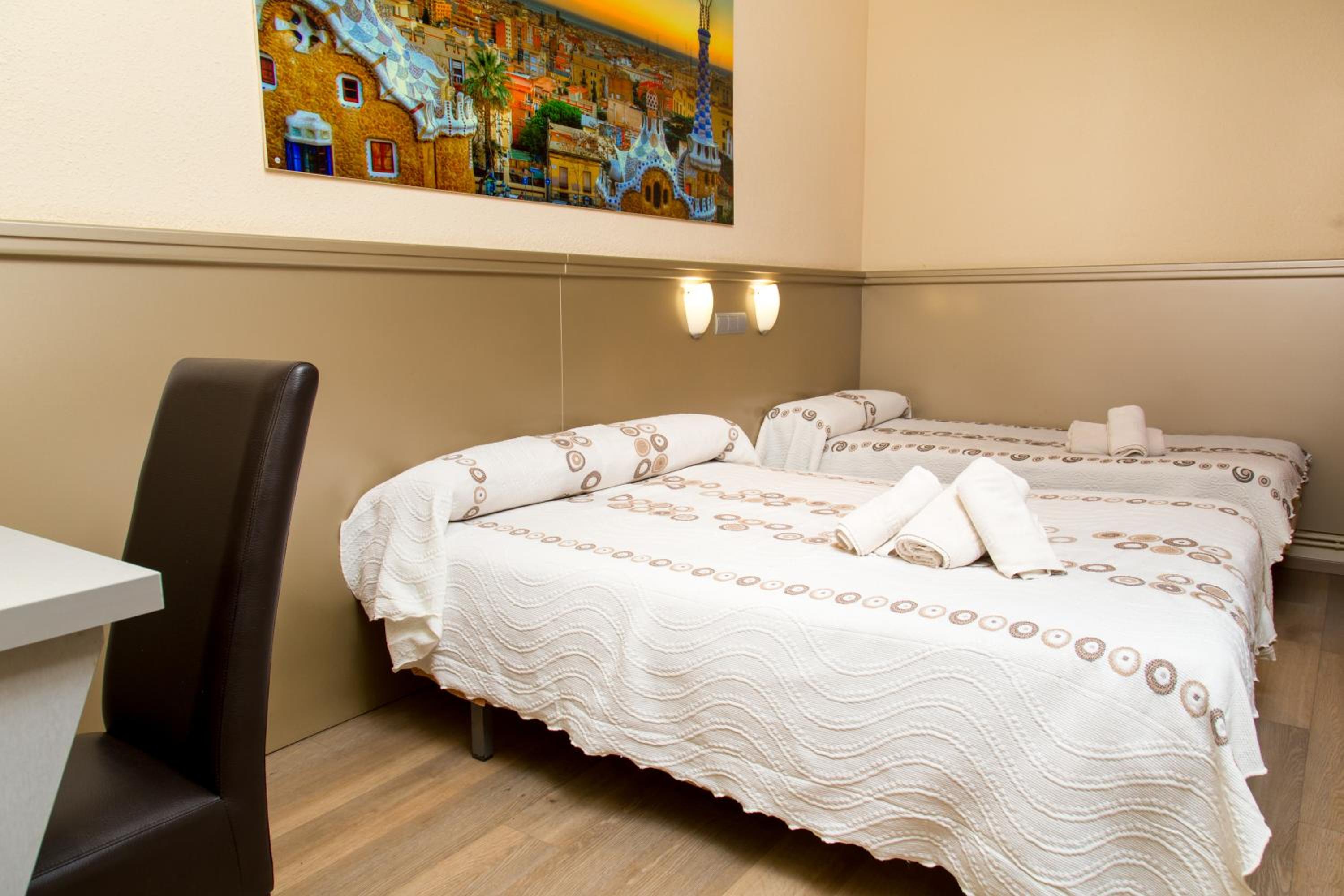 Triple Room with Private Bathroom thumbnail 5