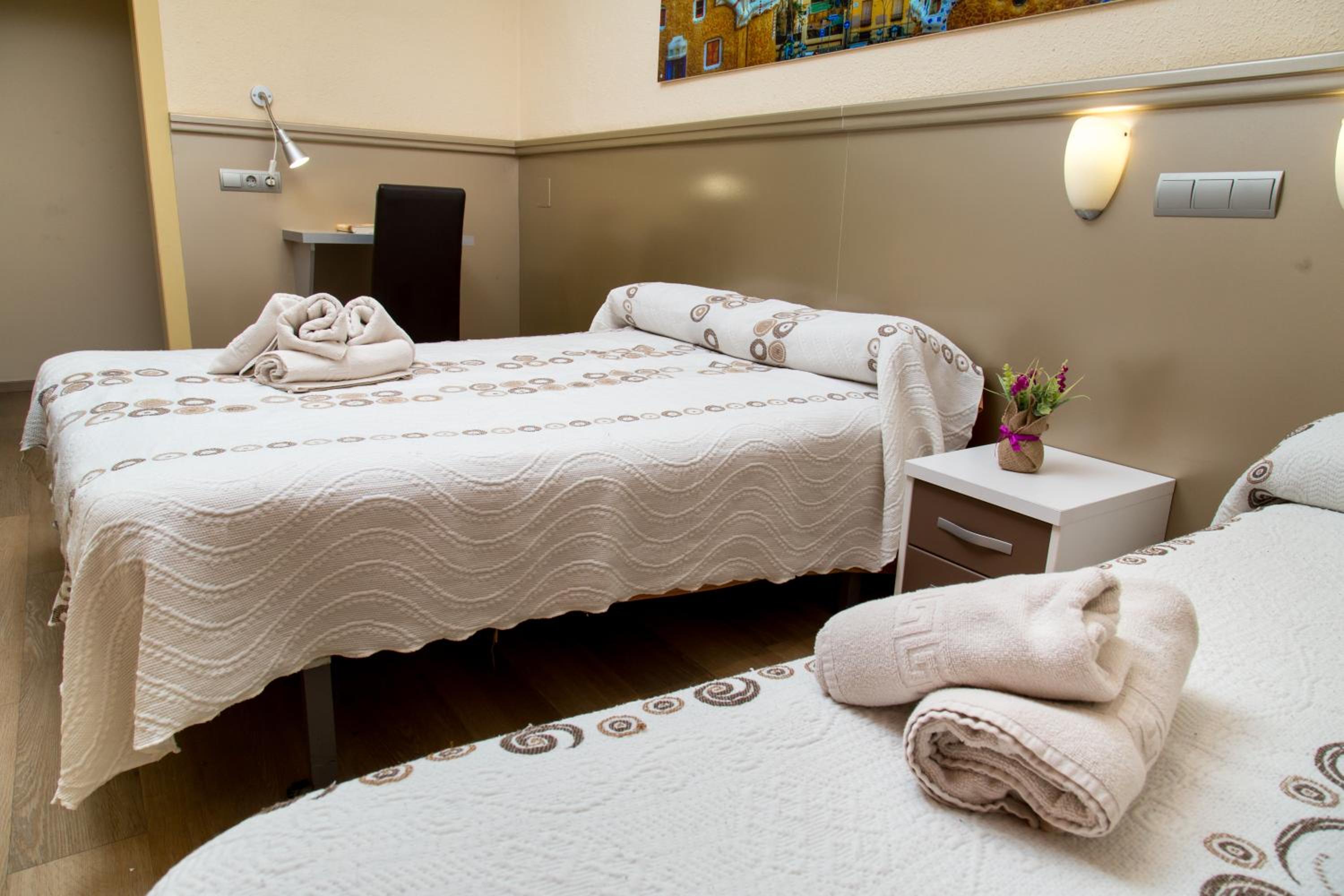 Triple Room with Private Bathroom thumbnail 5