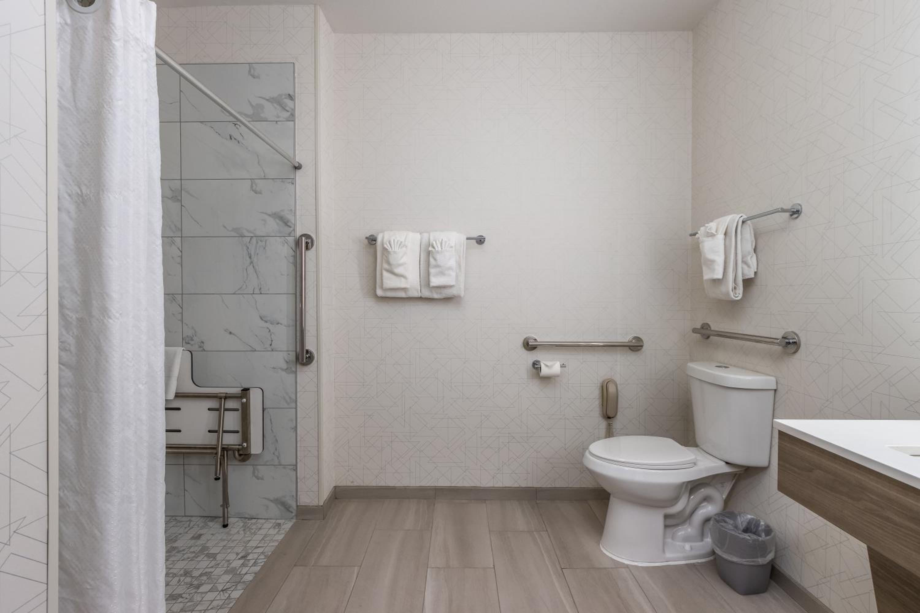 Standard King Room - Photo 5