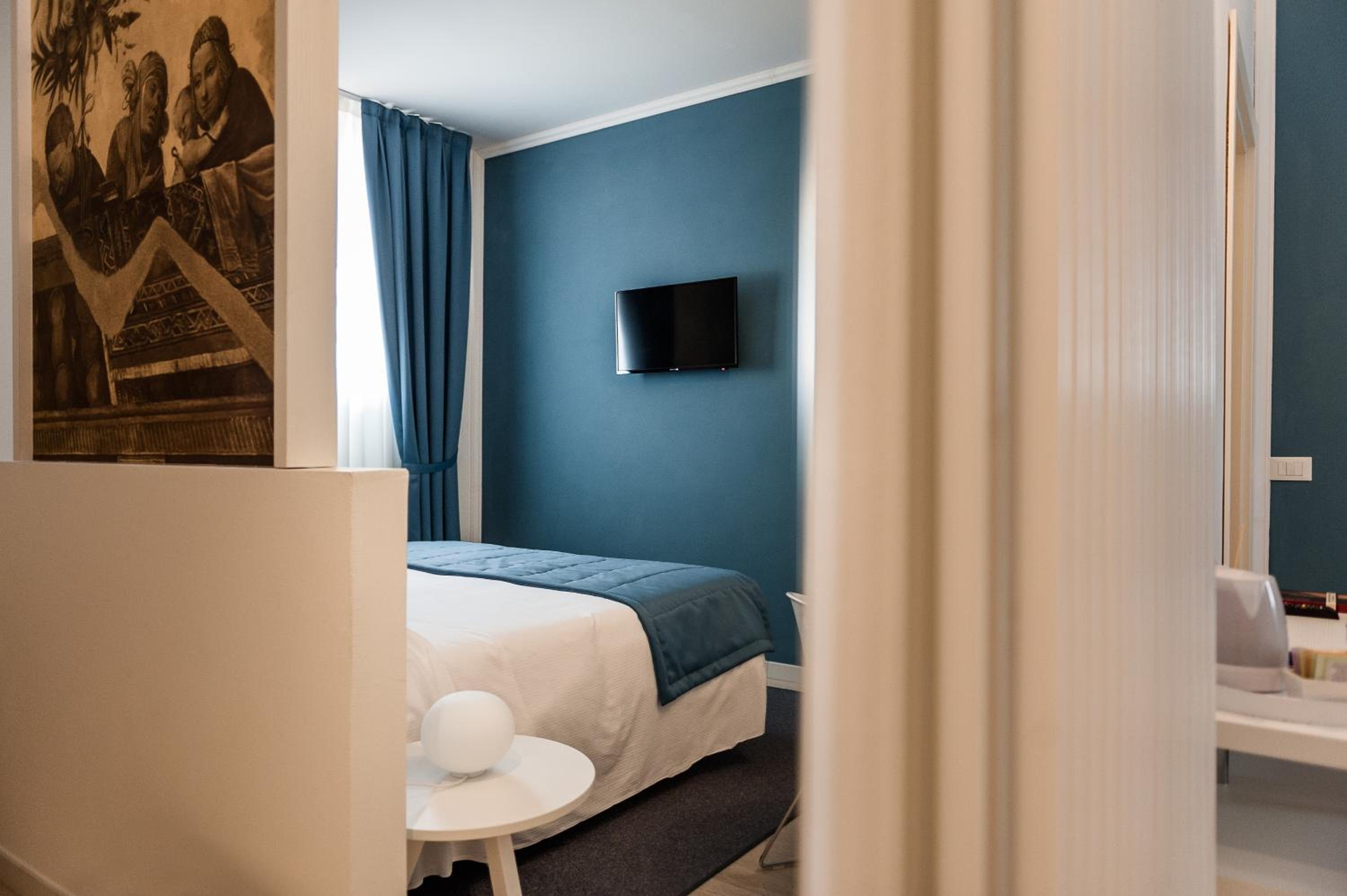 Double Room - Photo 9