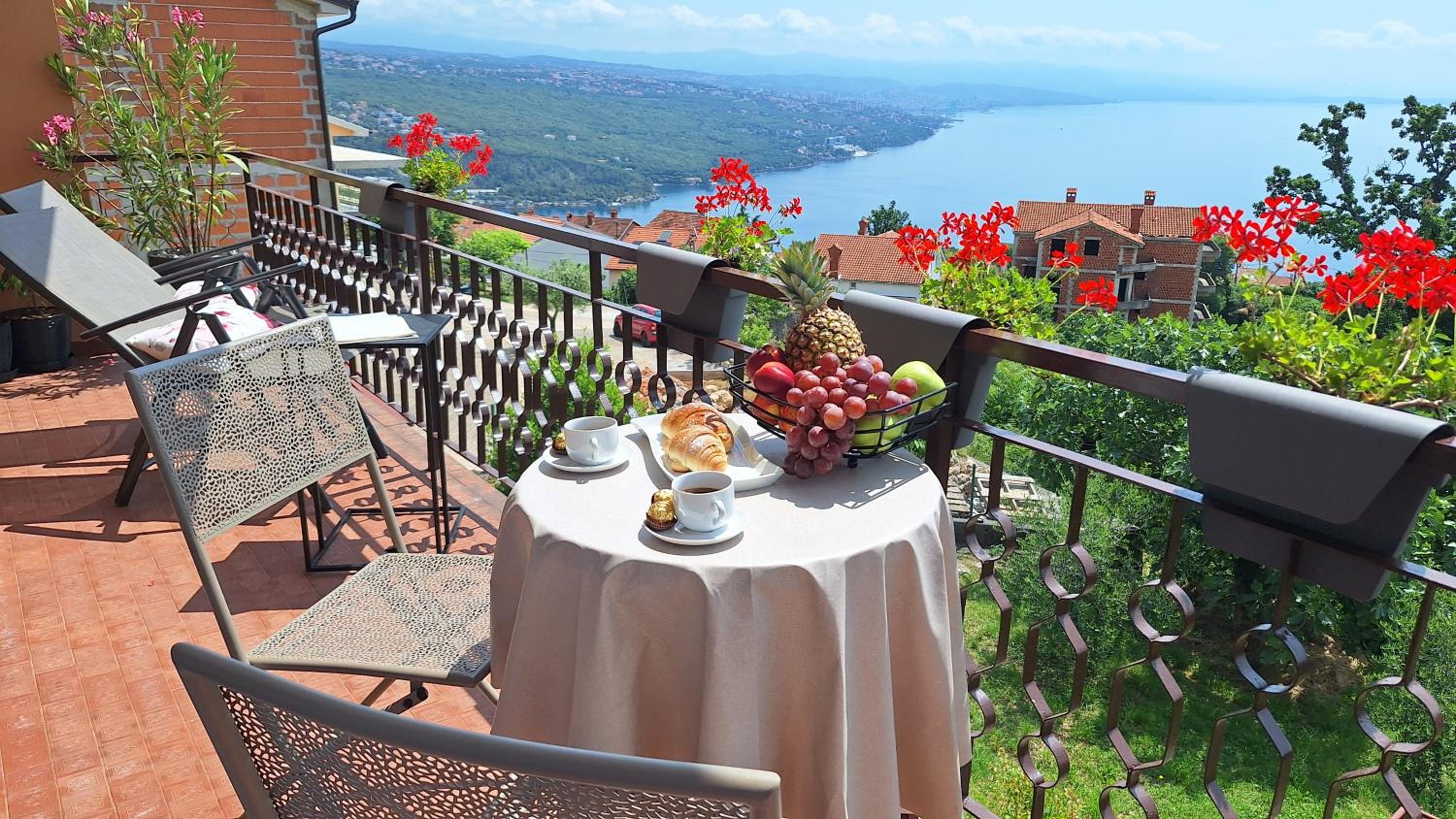 Superior One-Bedroom Apartment with Balcony