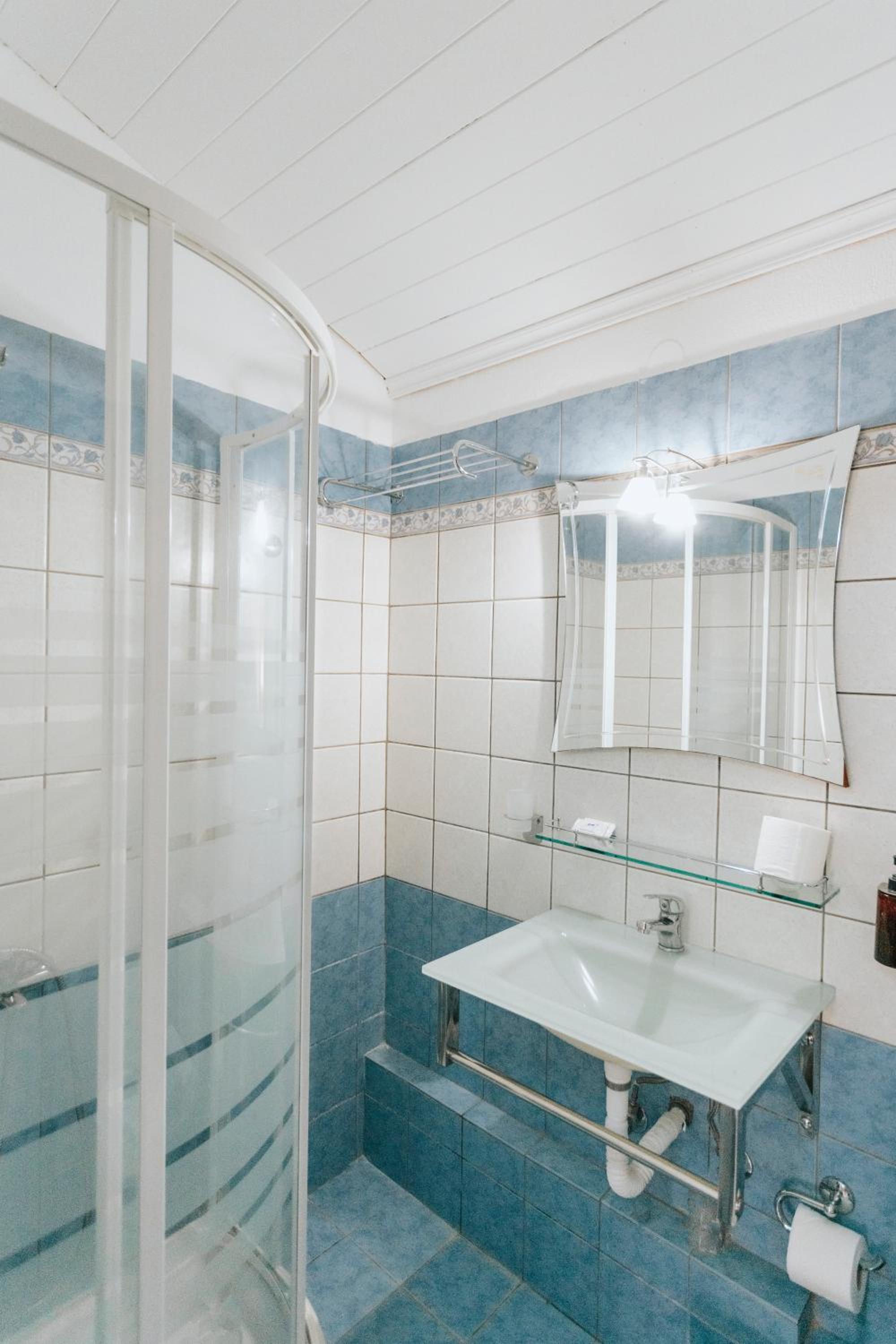 Attic Apartment - Photo 3