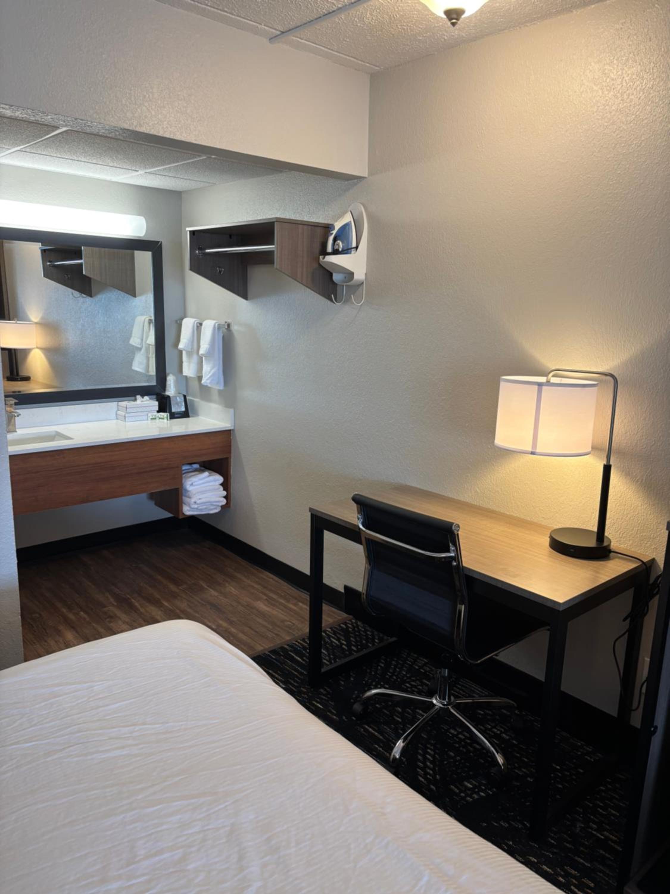 Double Room with Two Double Beds - Non-Smoking - Photo 2
