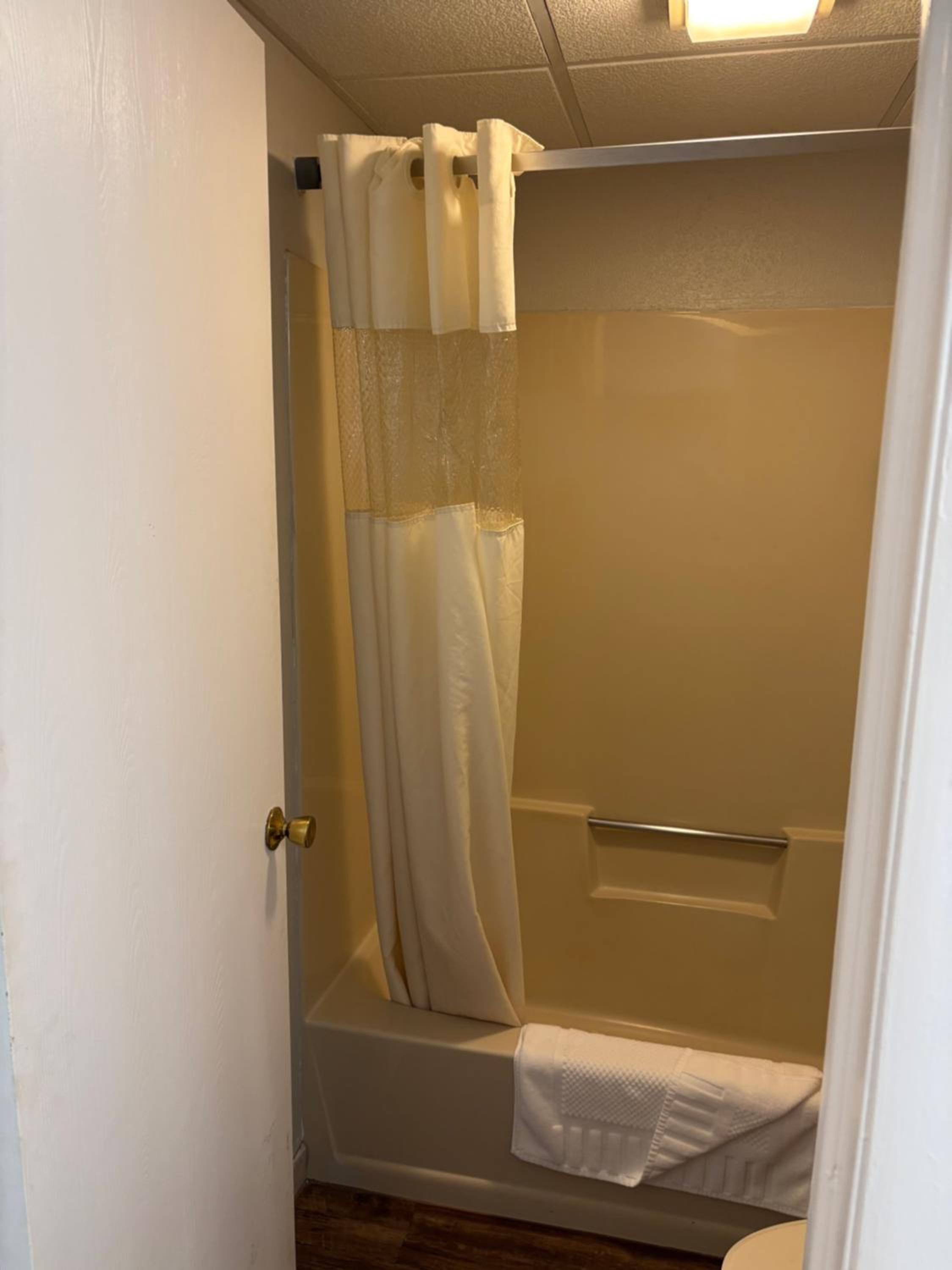 Double Room with Two Double Beds - Non-Smoking - Photo 3