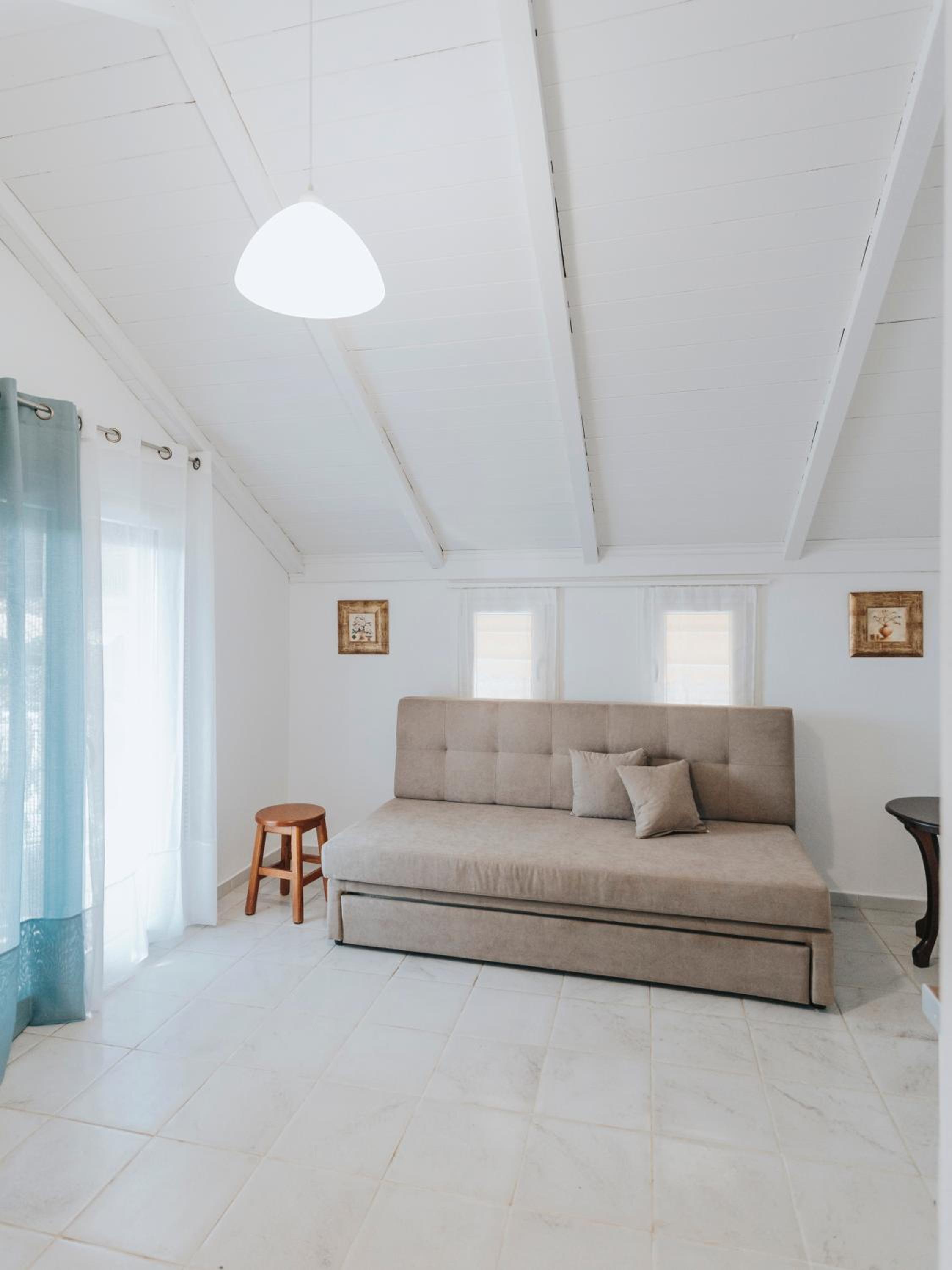 Attic Apartment - Photo 4