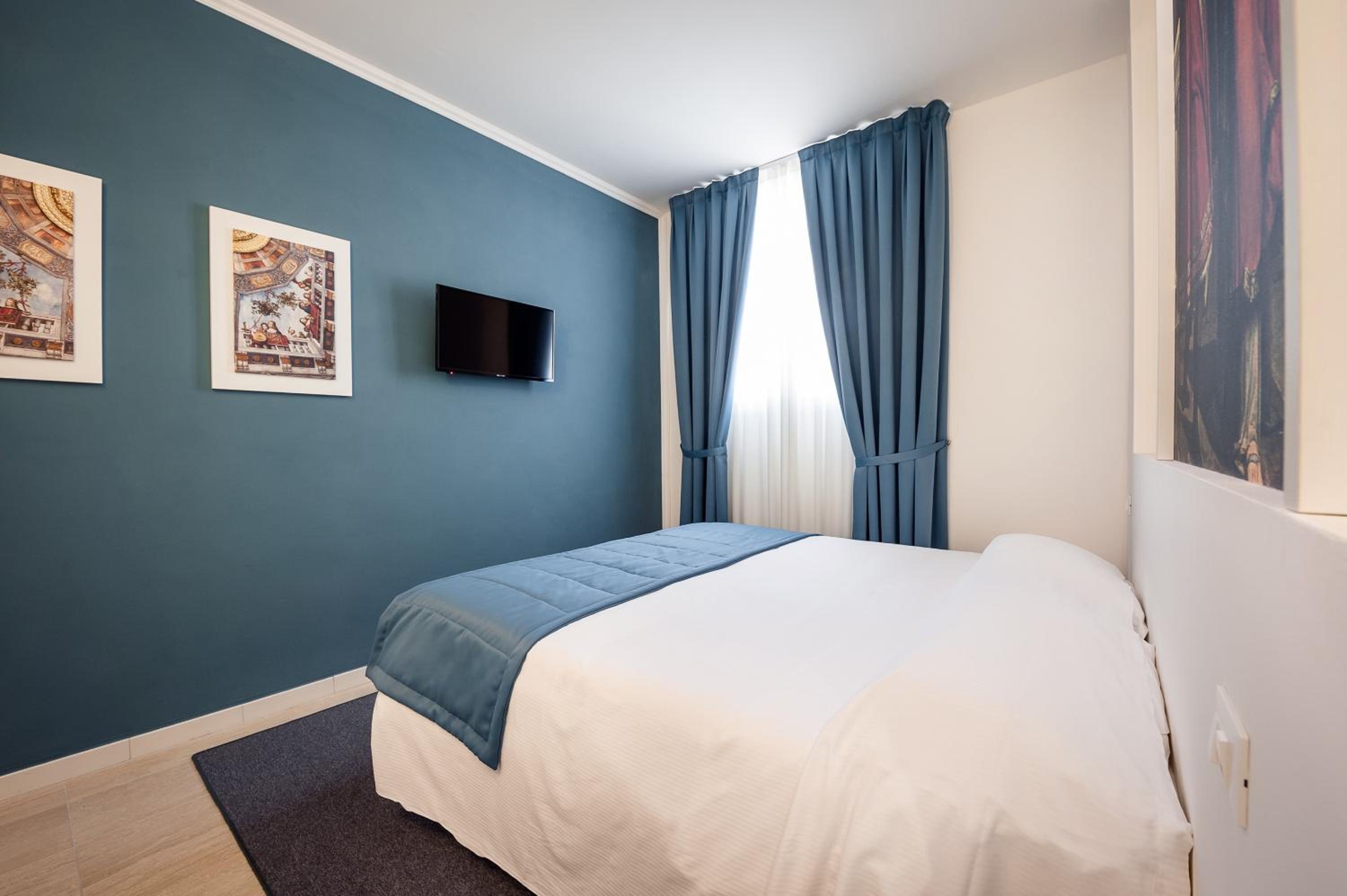 Double Room - Photo 7
