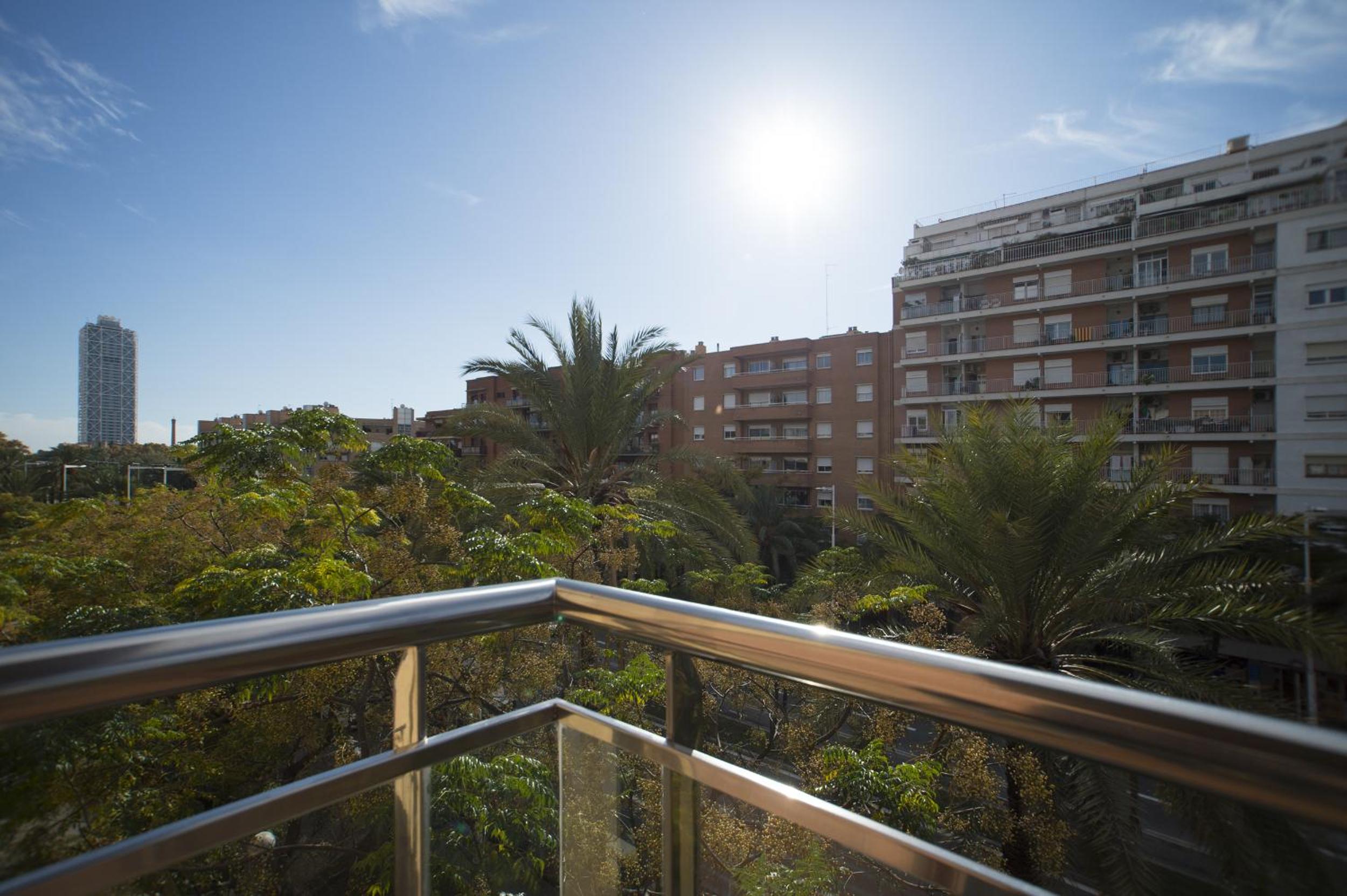 One-Bedroom Apartment - Top Floor with Sagrada Familia Views photo 3