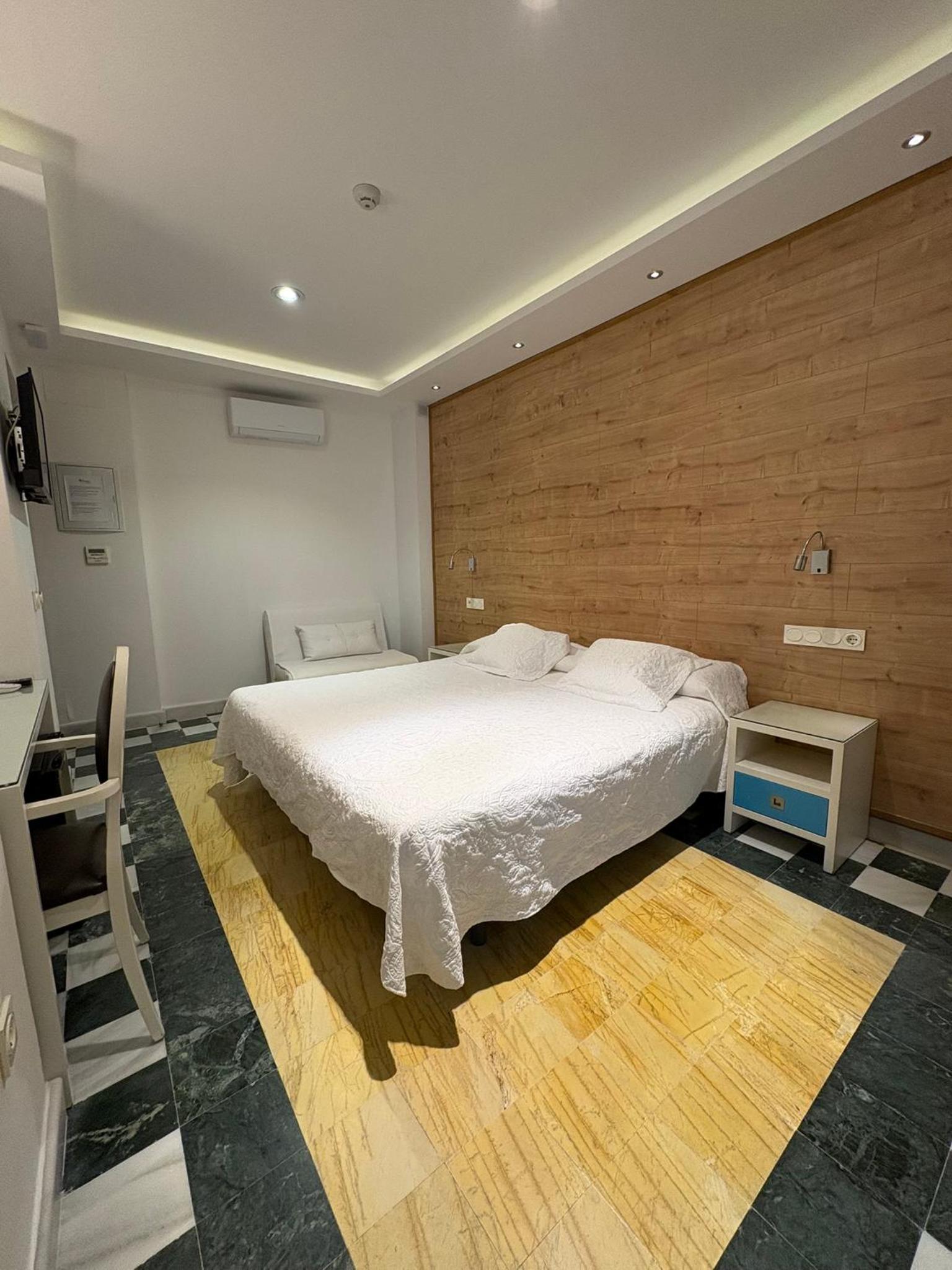 Standard Double Room photo 3
