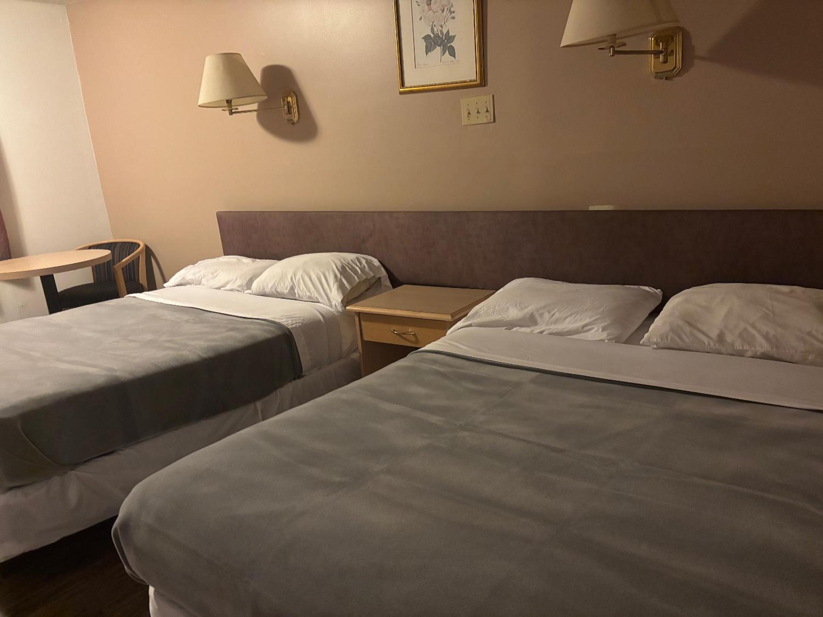 Double Room with Two Double Beds photo 2