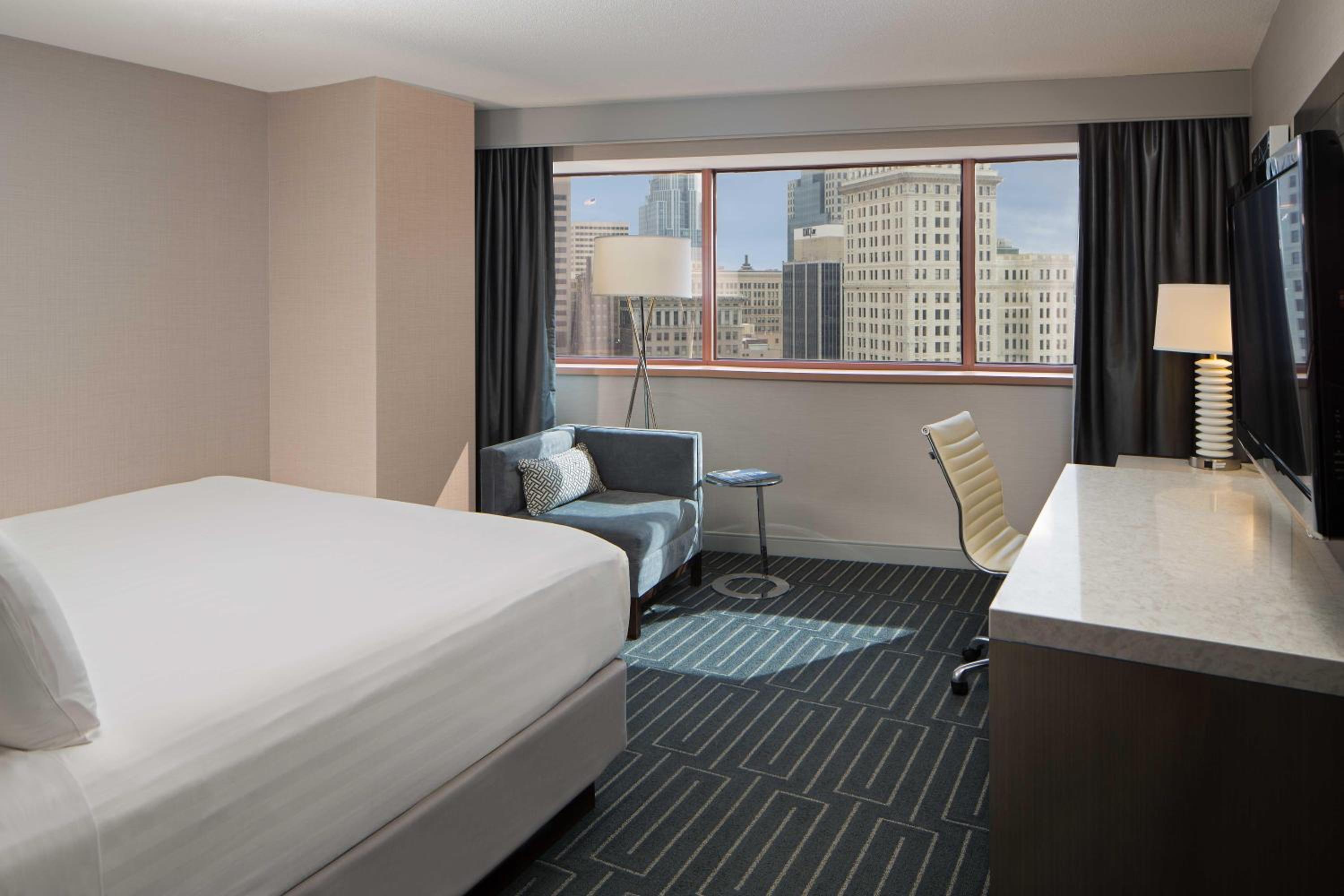 Deluxe King Room - Photo 2