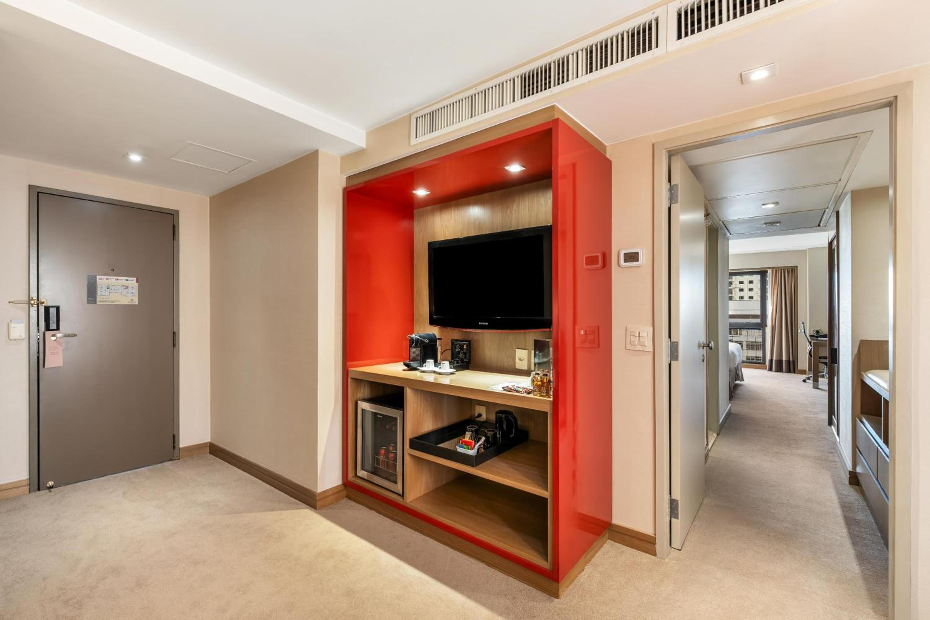 One-Bedroom Suite - Photo 5