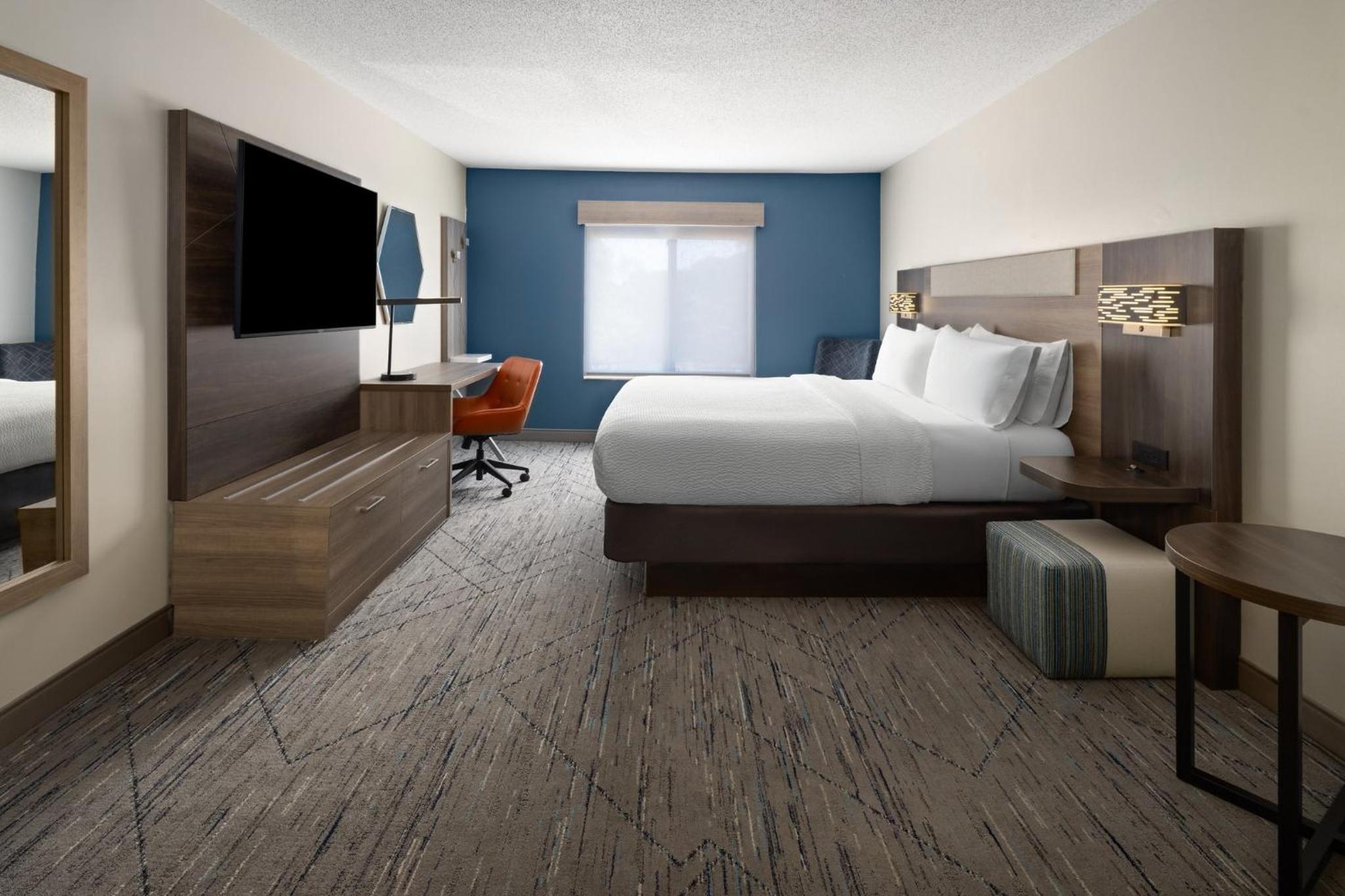 King Suite with Sofa Bed - Photo 5