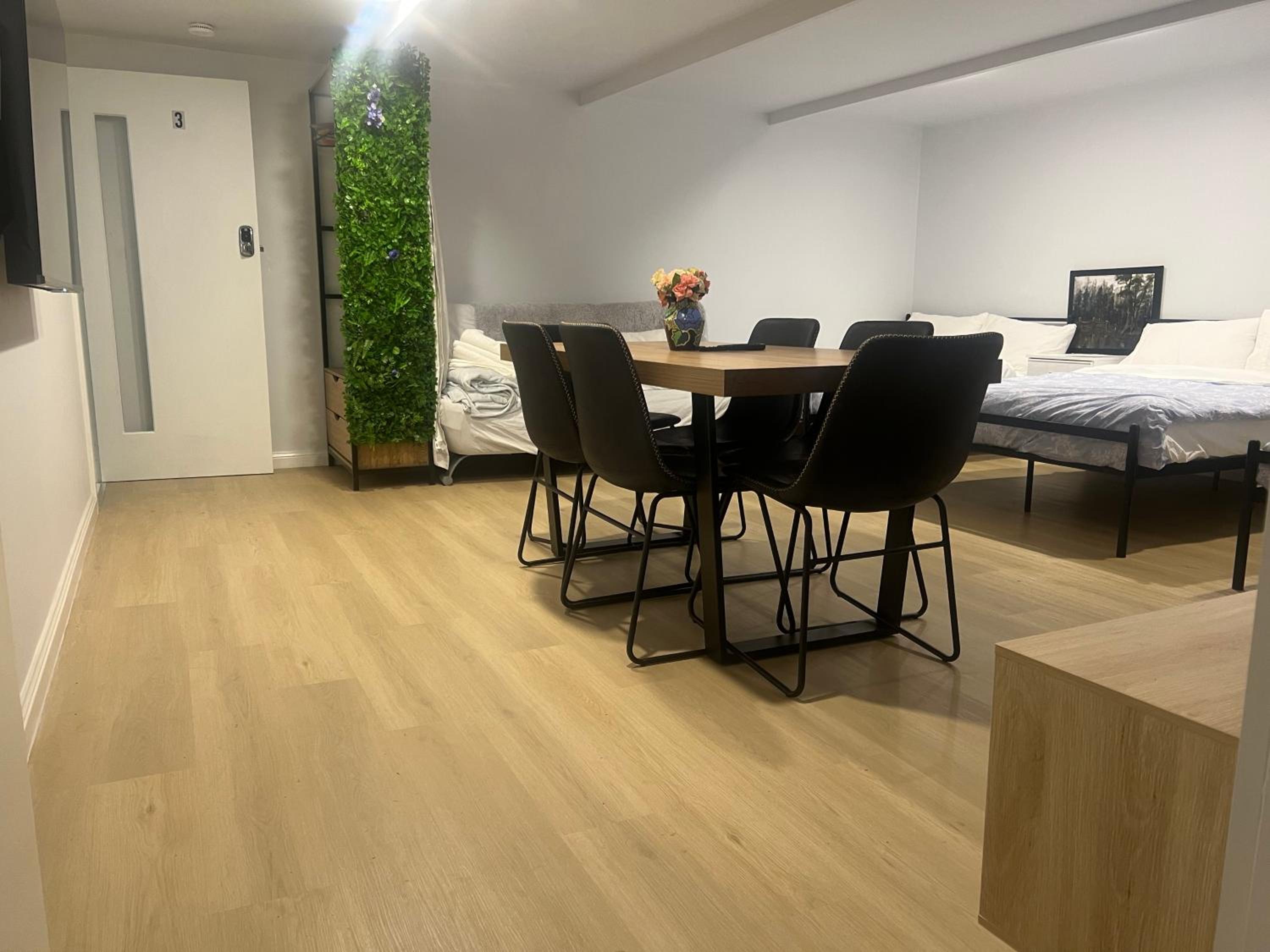 One-Bedroom House photo 1