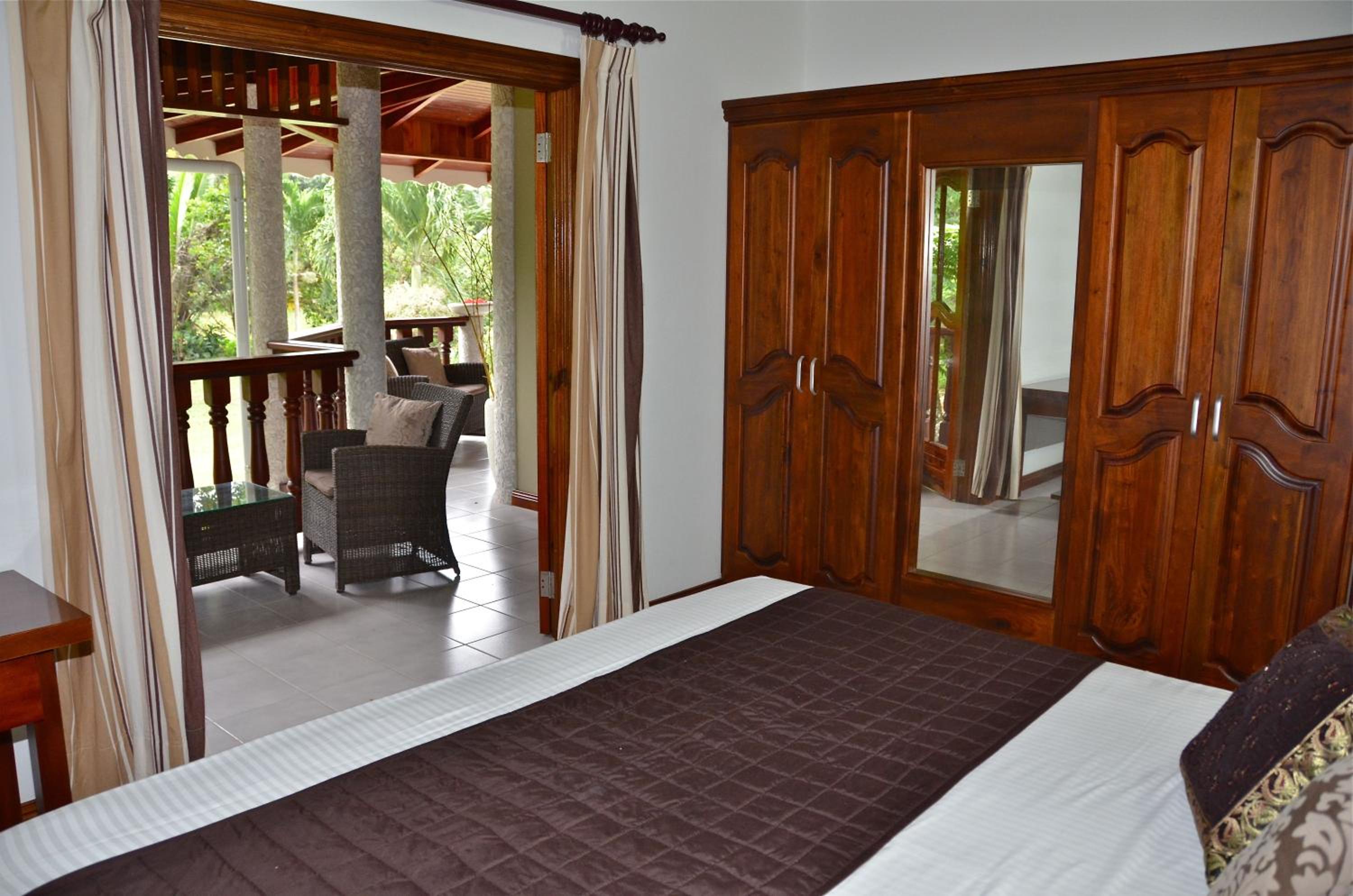 Villa with Garden View