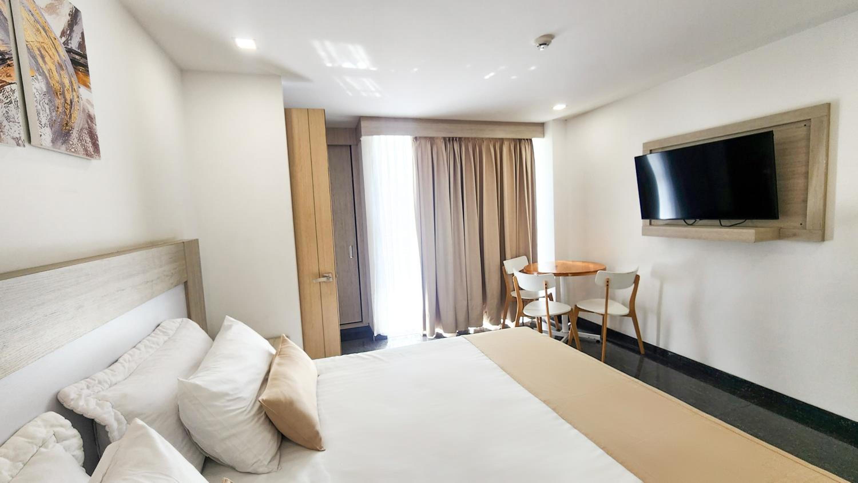 Suite with Spa Bath photo 3