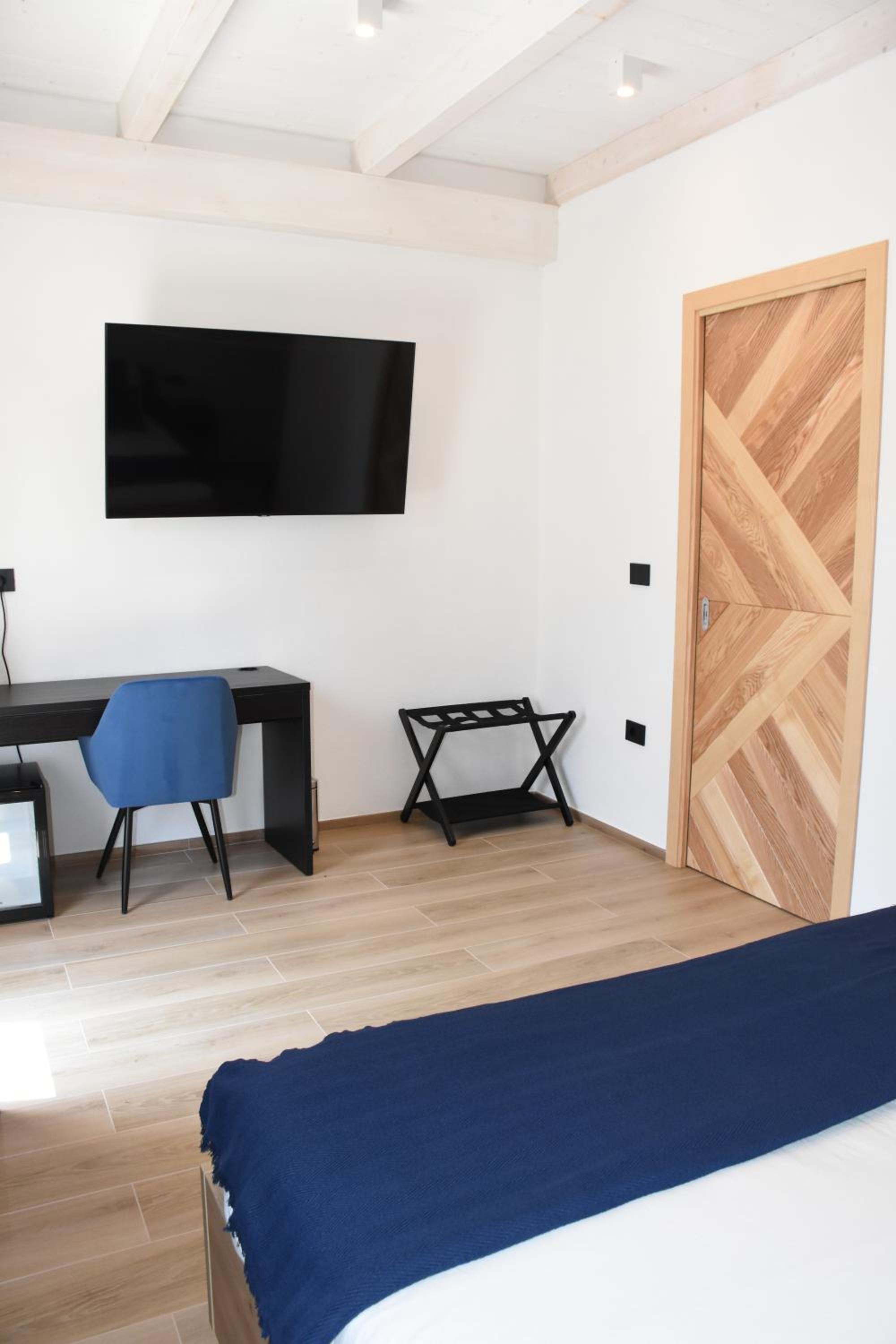 Deluxe Double Room with Bath photo 2