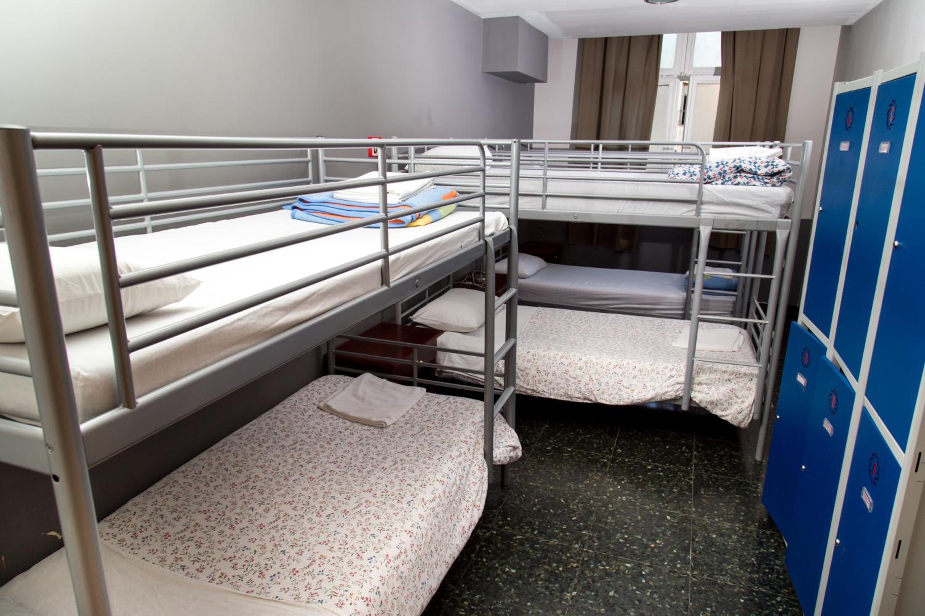Bed in 9-Bed Mixed Dormitory Room photo 2