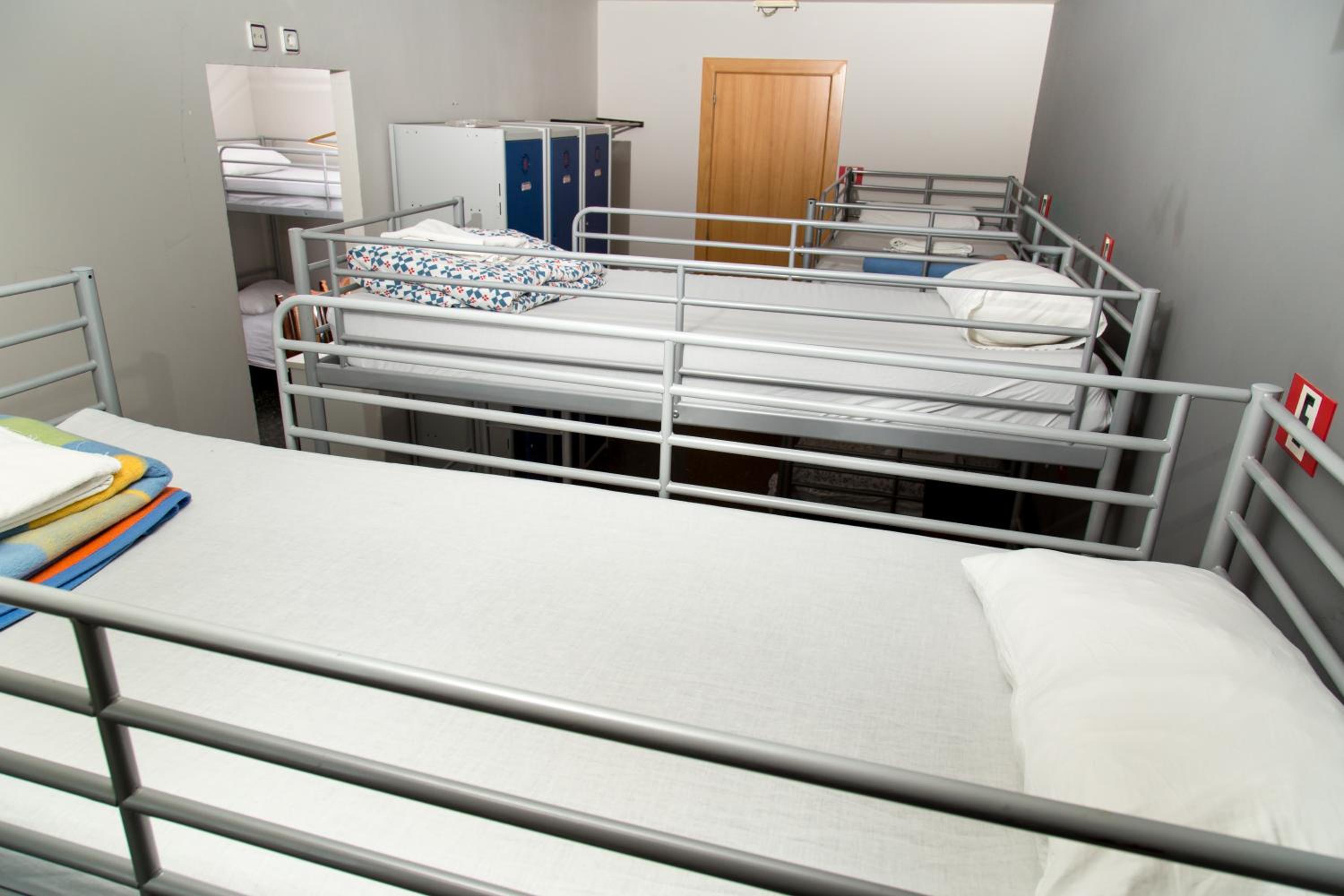 Cama en Habitación Compartida Mixta de 9 Camas