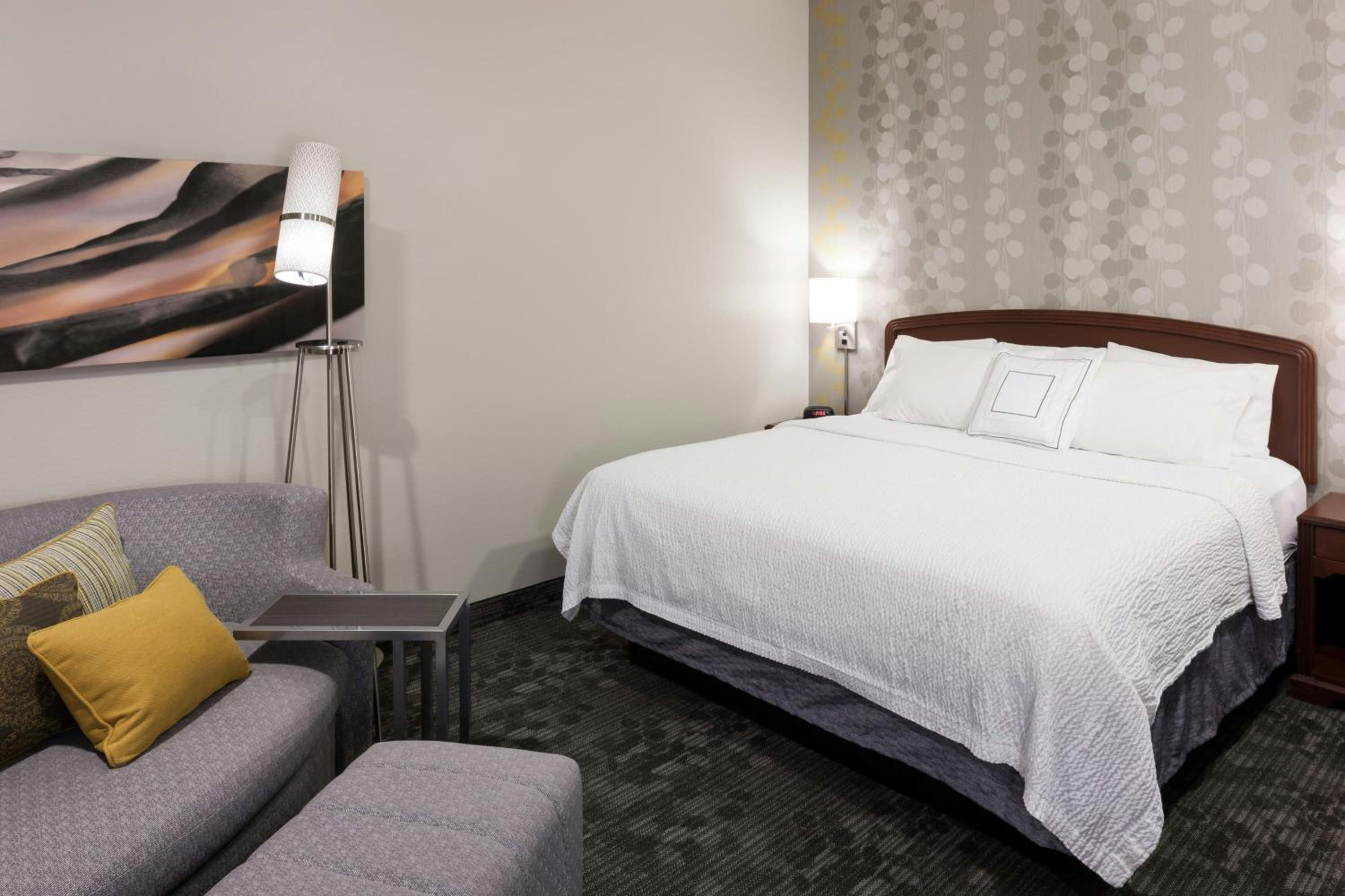 King Room with Sofa Bed photo 1
