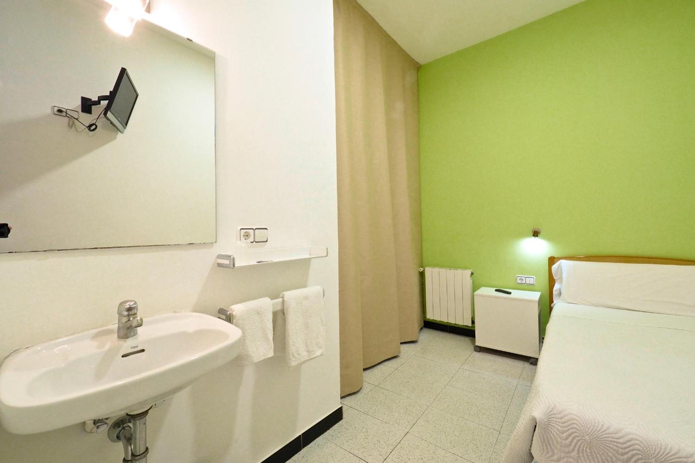 Habitación individual con baño compartido