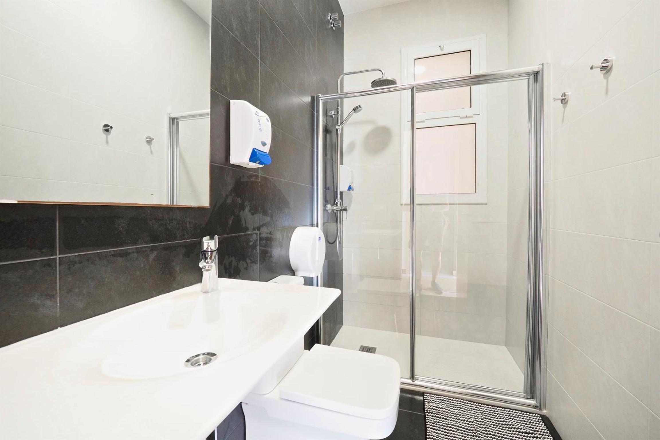 Single Room with Shared Bathroom photo 2