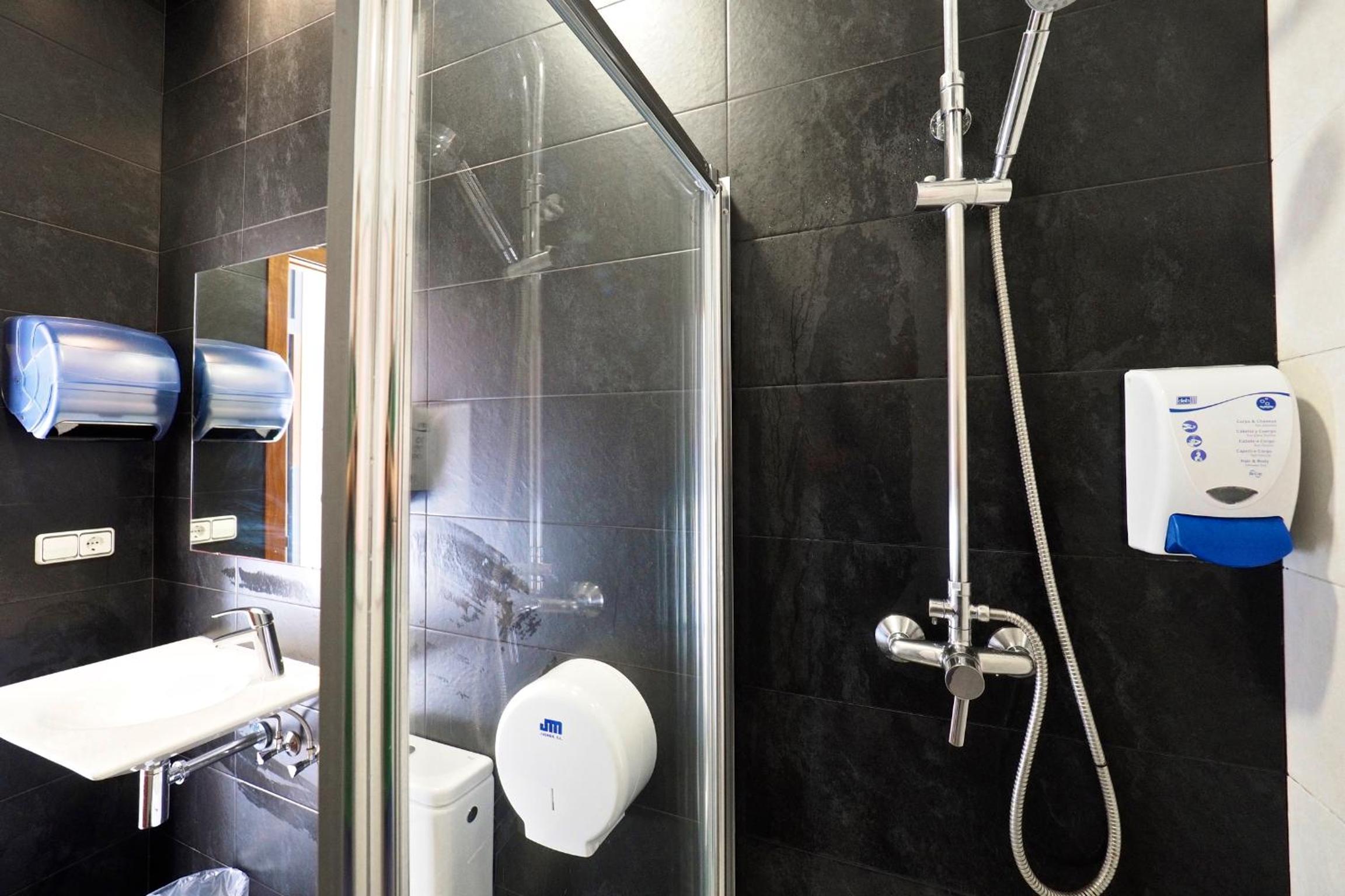 Double Room with Shared Bathroom photo 2