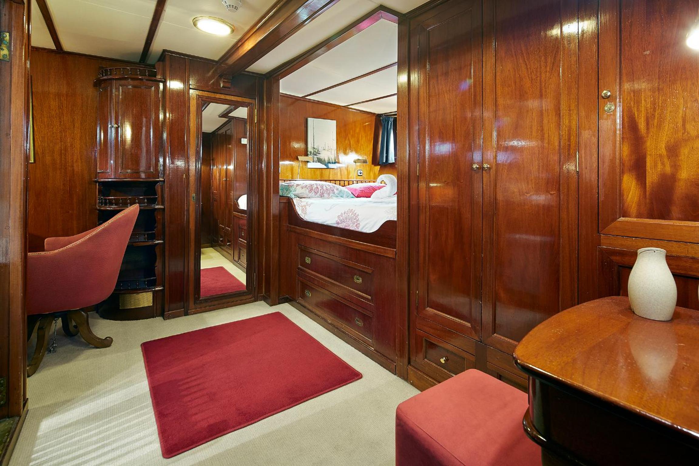 Superior Cabin on Boat (2 adults) photo 3