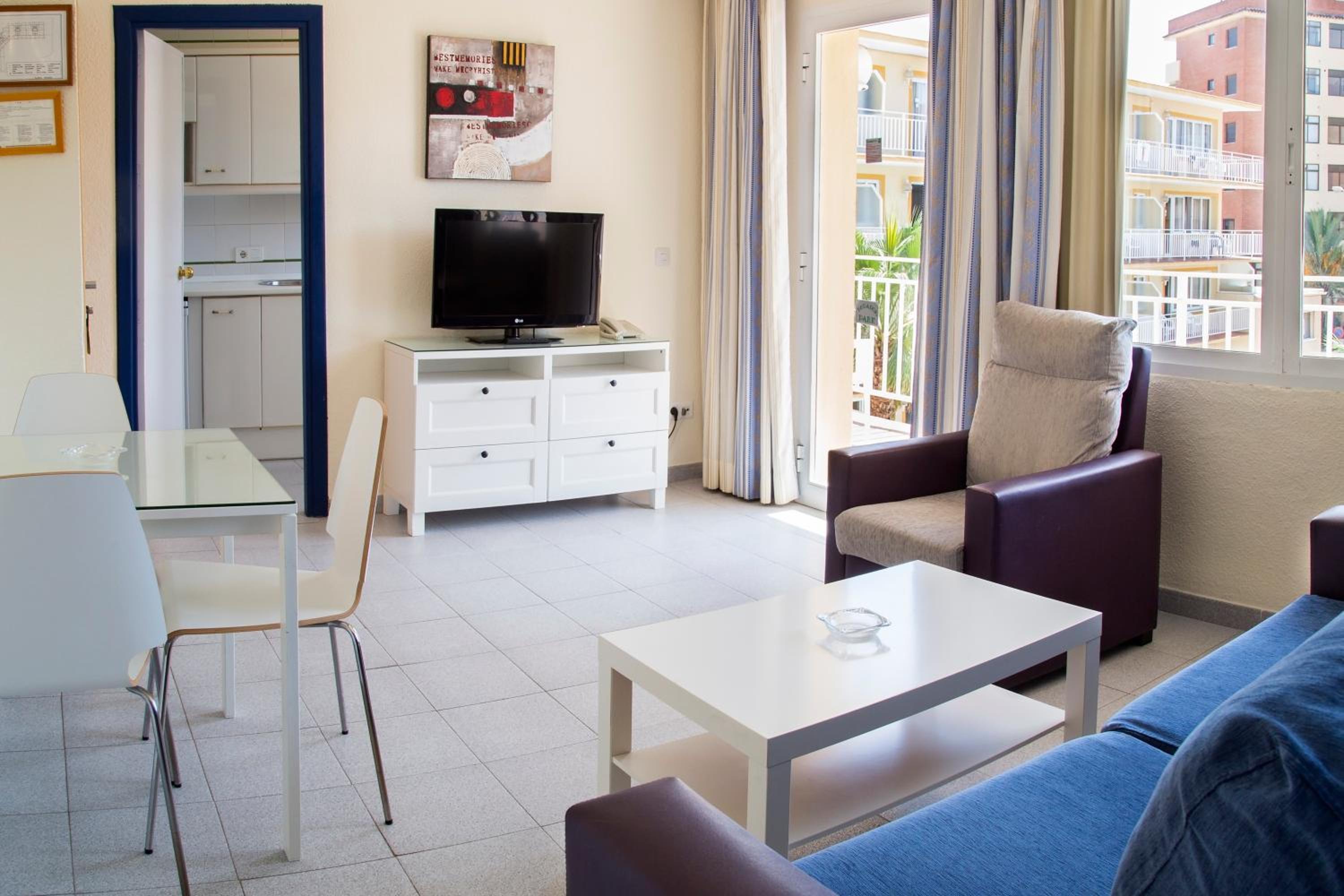 Superior One-Bedroom Apartment (2-3 Adults) photo 2