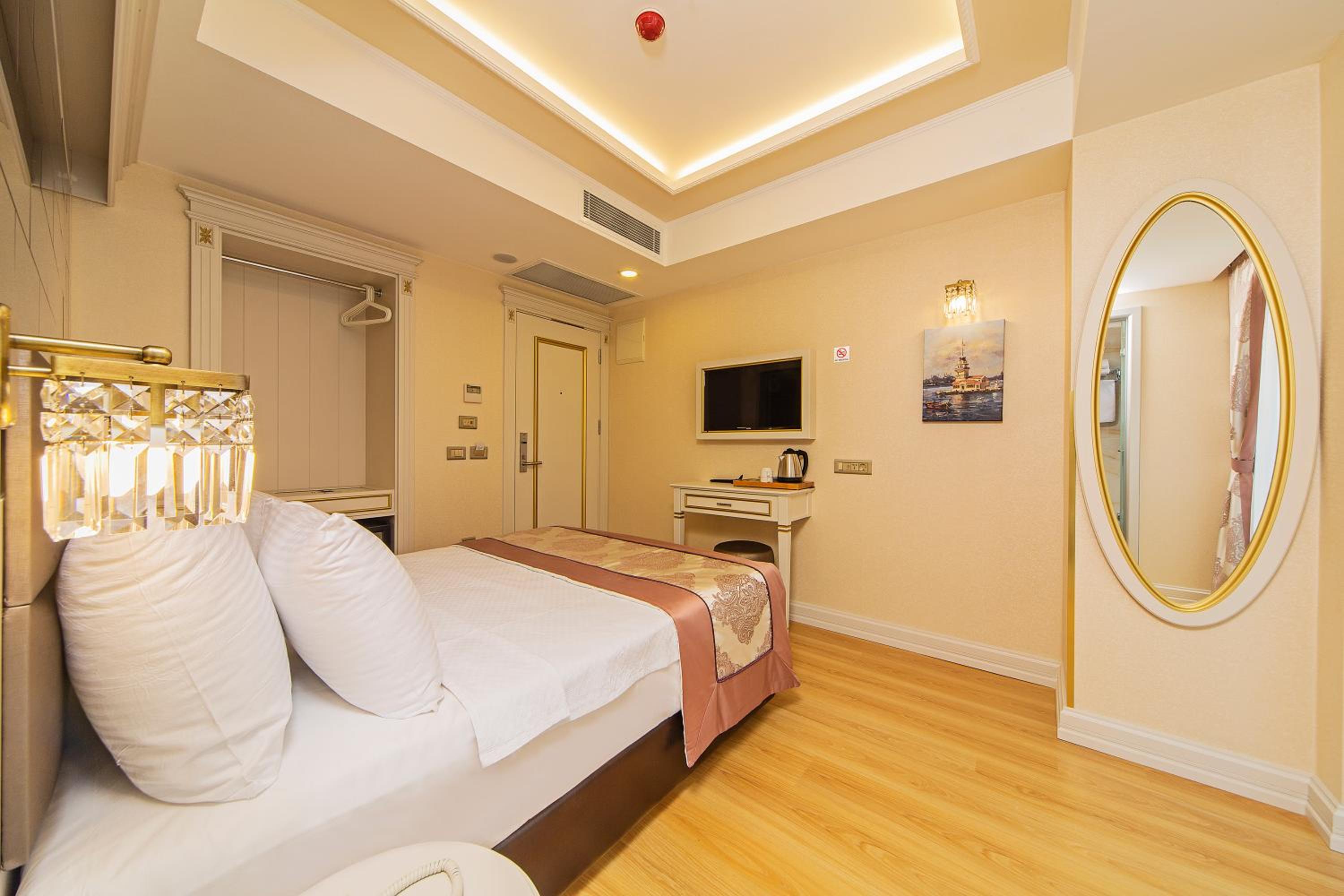 Standard Double or Twin Room photo 1