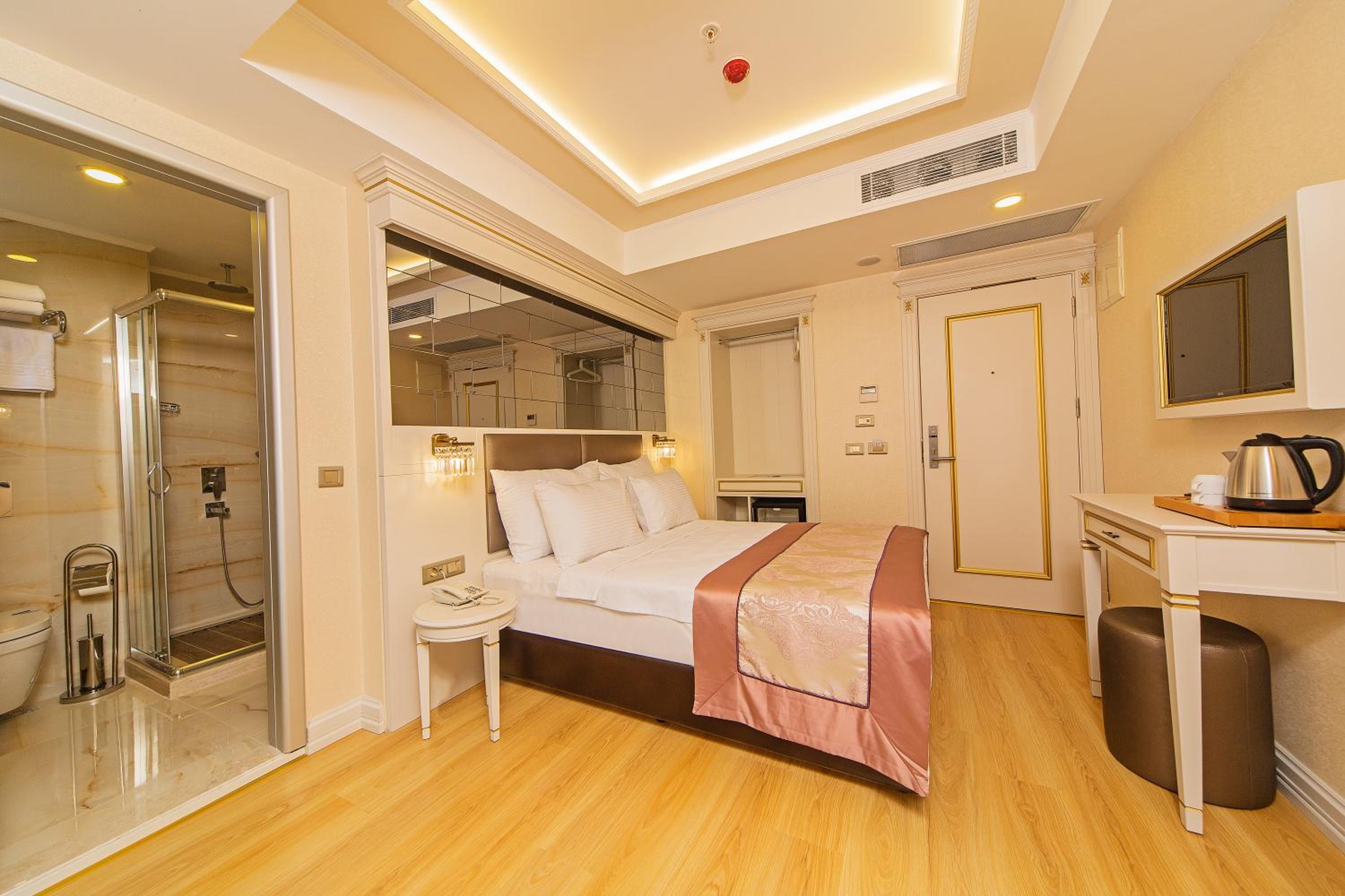 Standard Double or Twin Room photo 2
