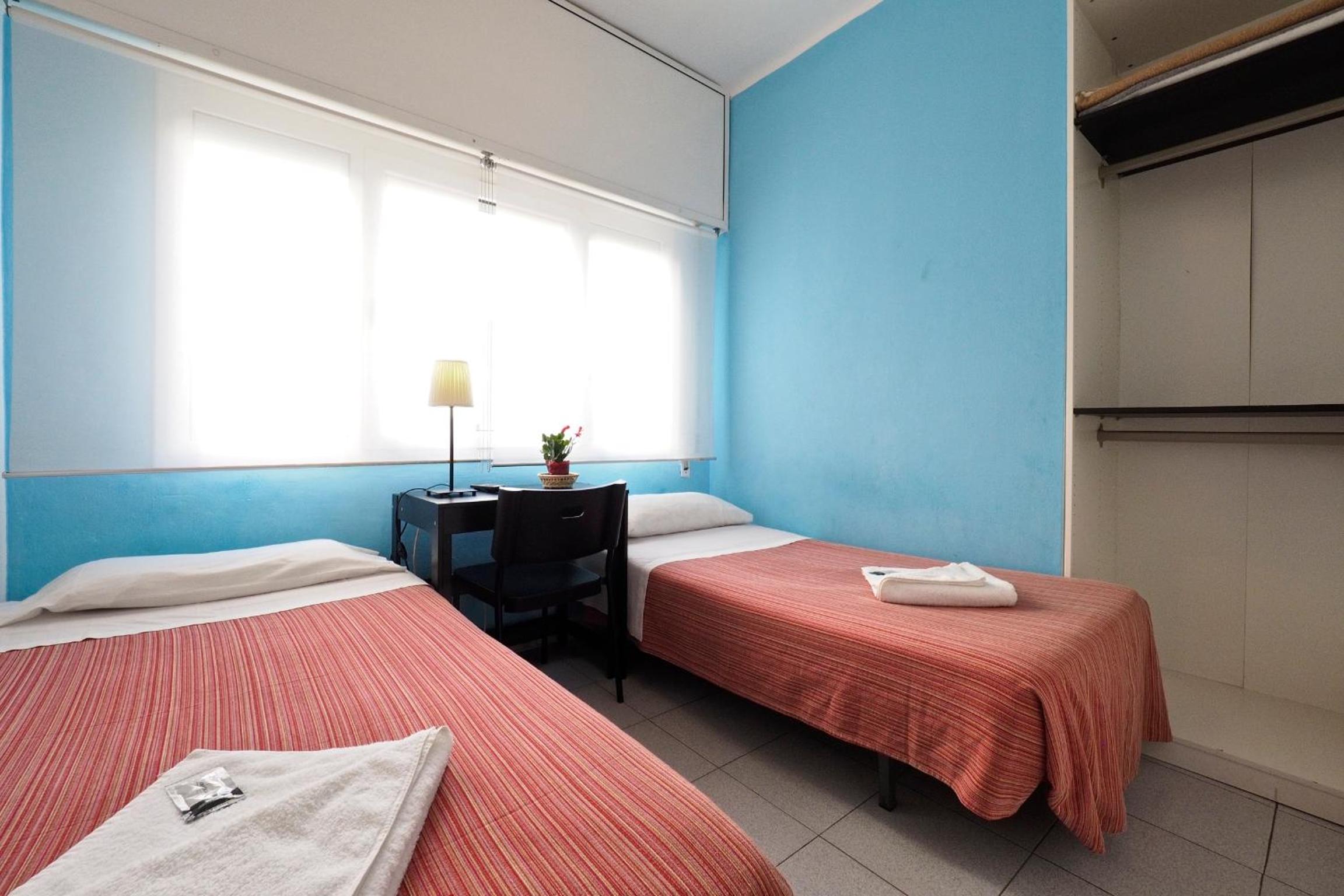 Double Room with Shared Bathroom photo 2