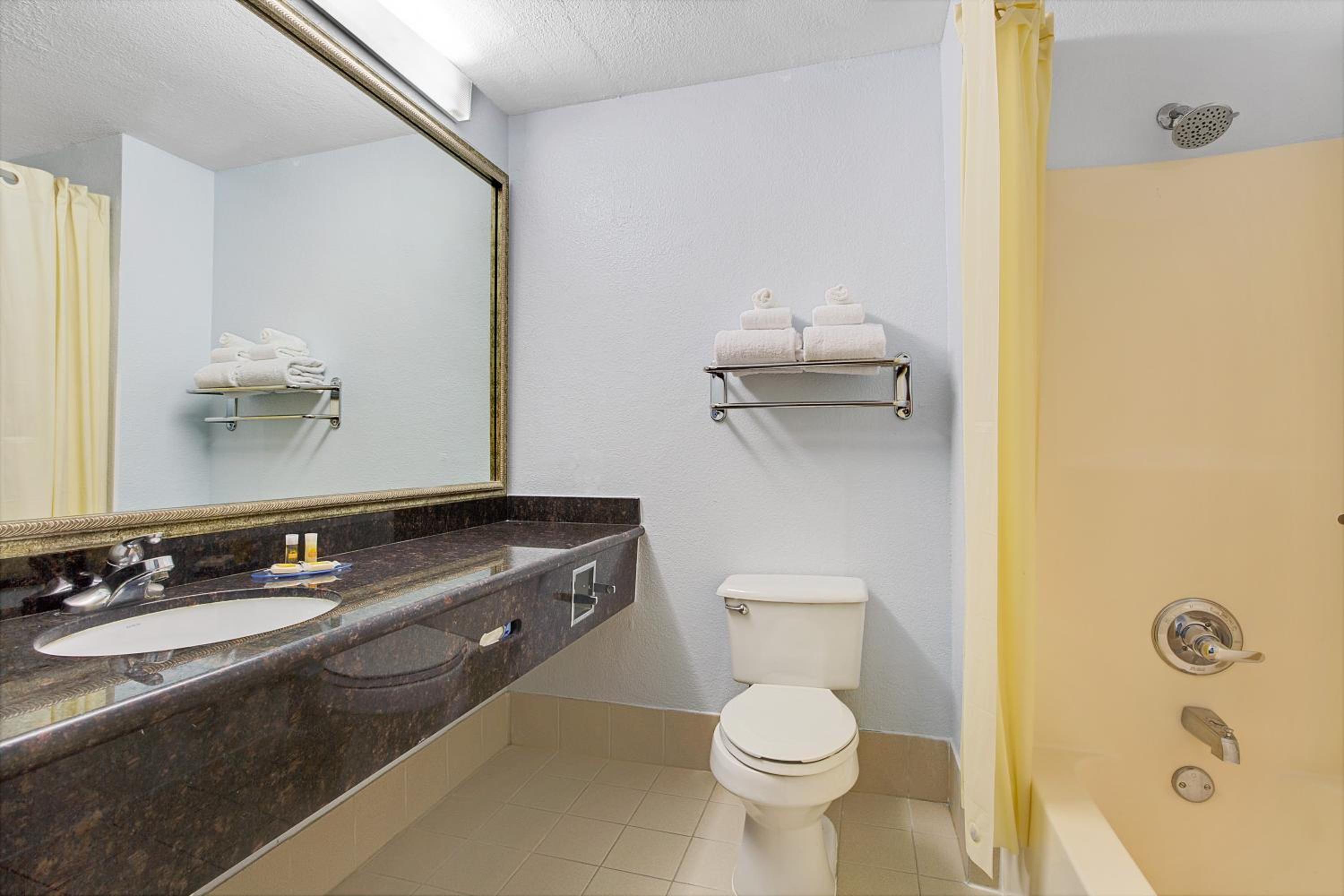 King Room - Non-Smoking photo 2