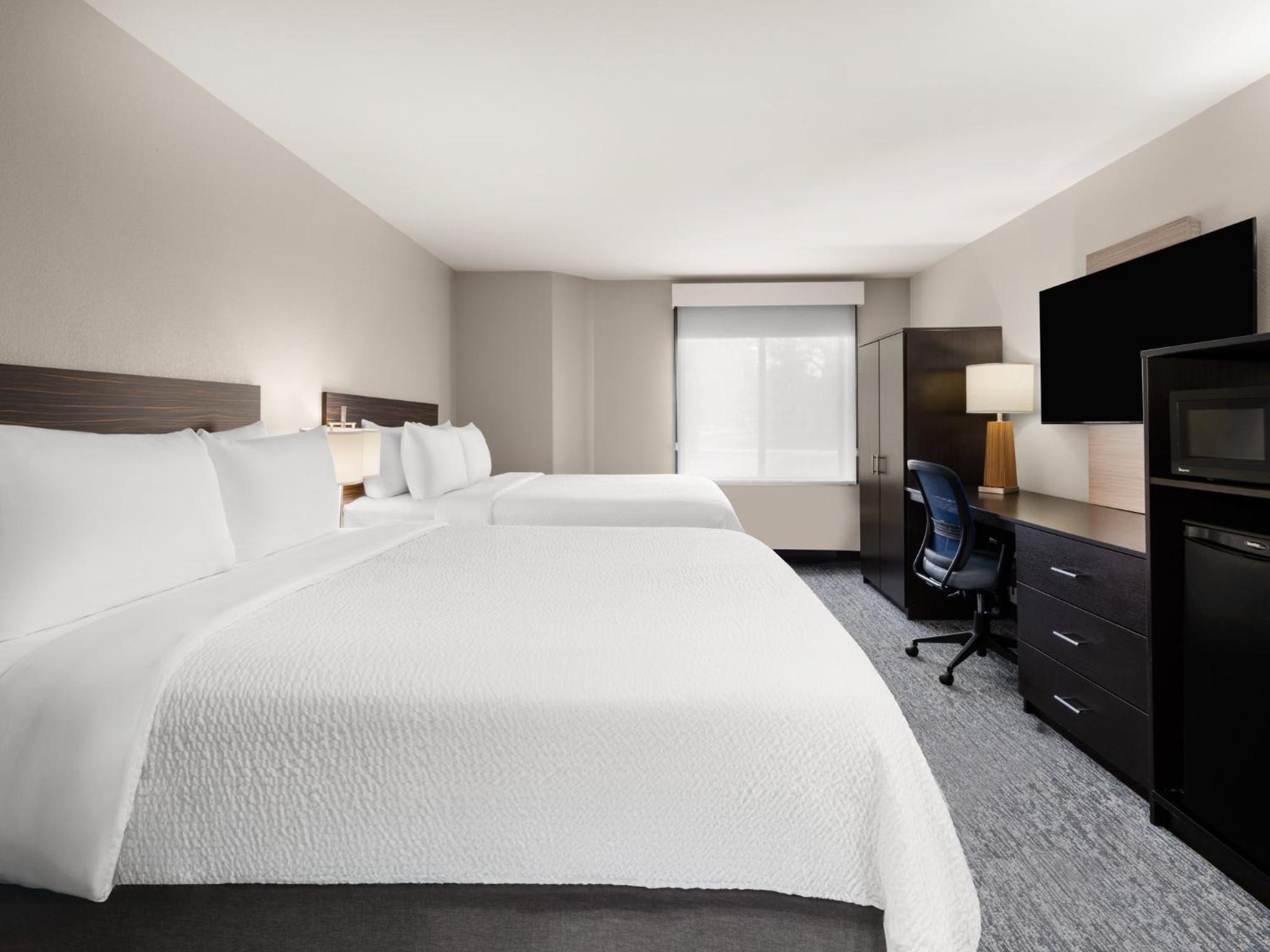 Standard Room with Two Queen Beds - Photo 1