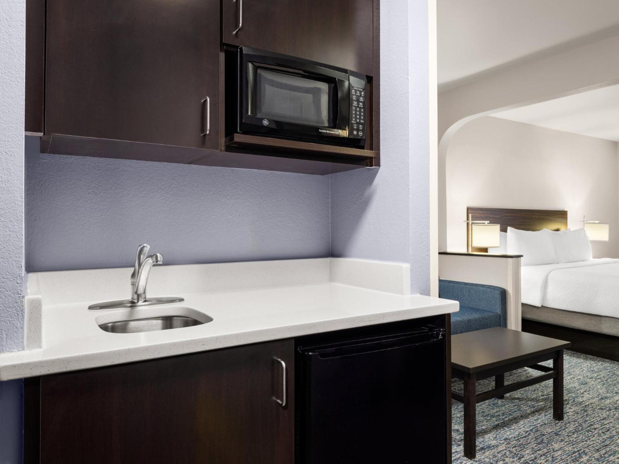 King Suite - Photo 3