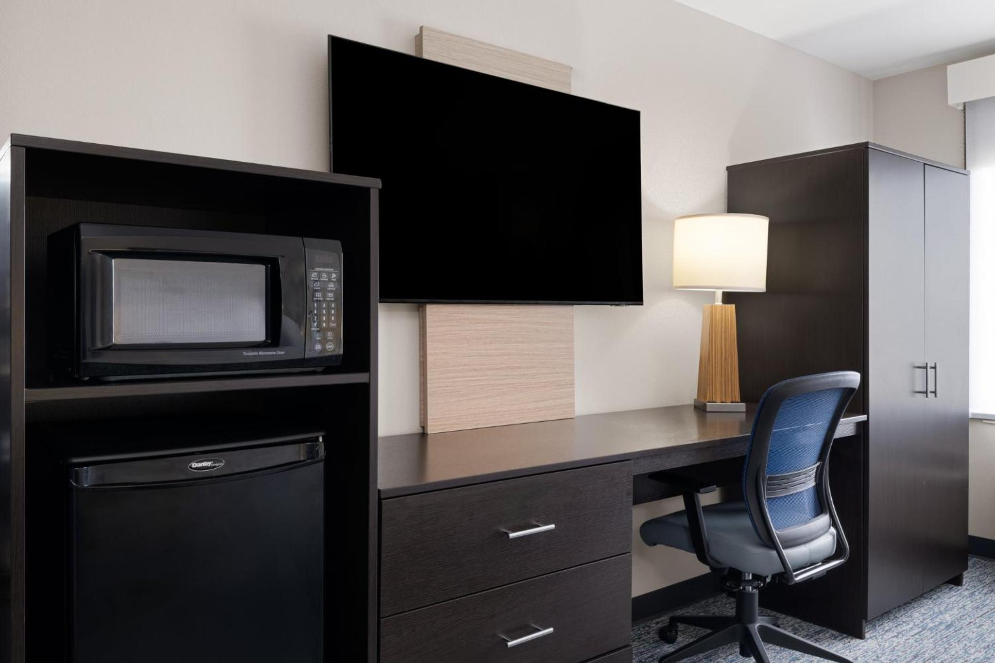 Standard King Room - Photo 4