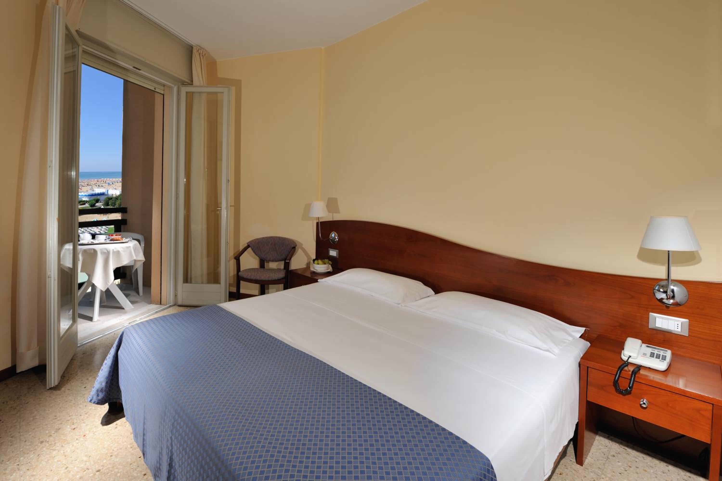 Standard Double Room - Photo 6
