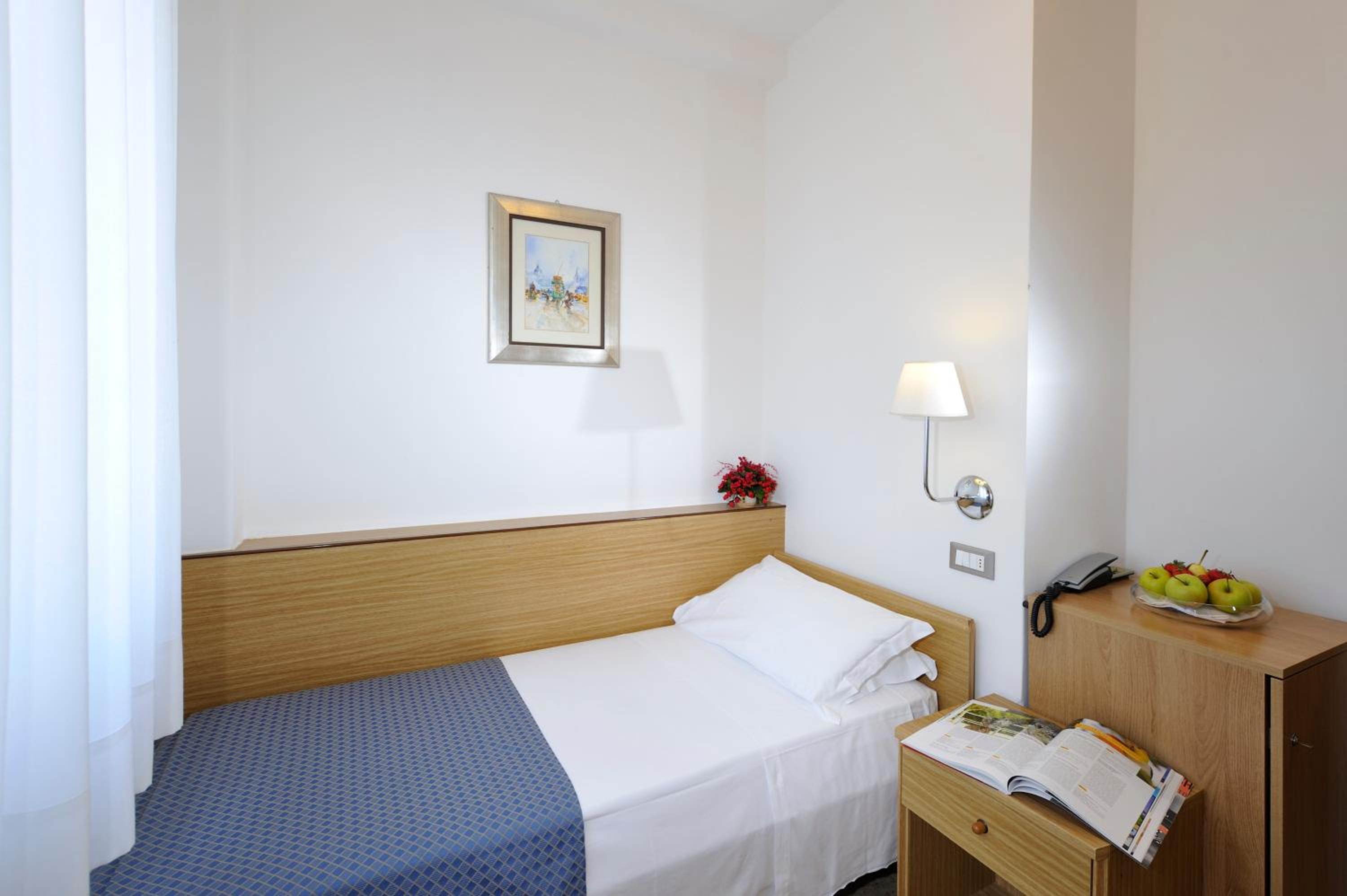 Standard Single Room - Photo 5