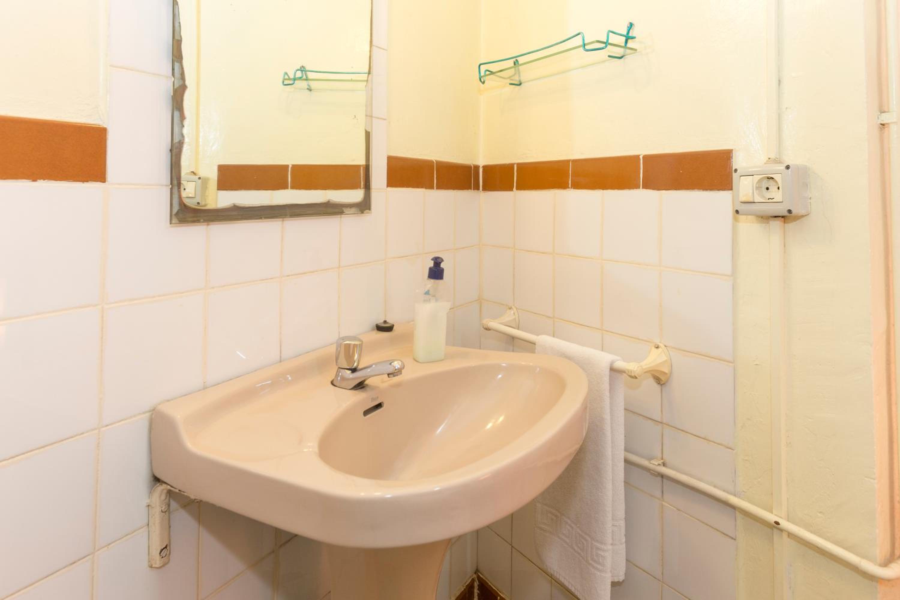 Economy Double Room With Shared Bathroom photo 2